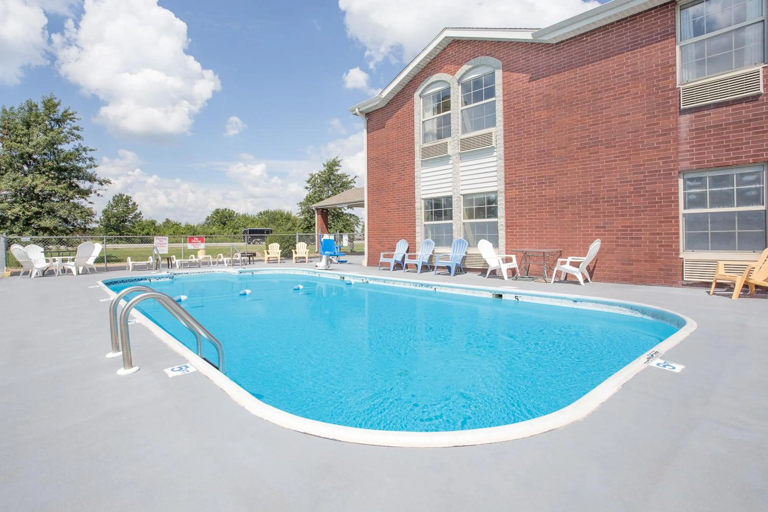 Swimming pool in Super 8 by Wyndham Nixa/Springfield Area