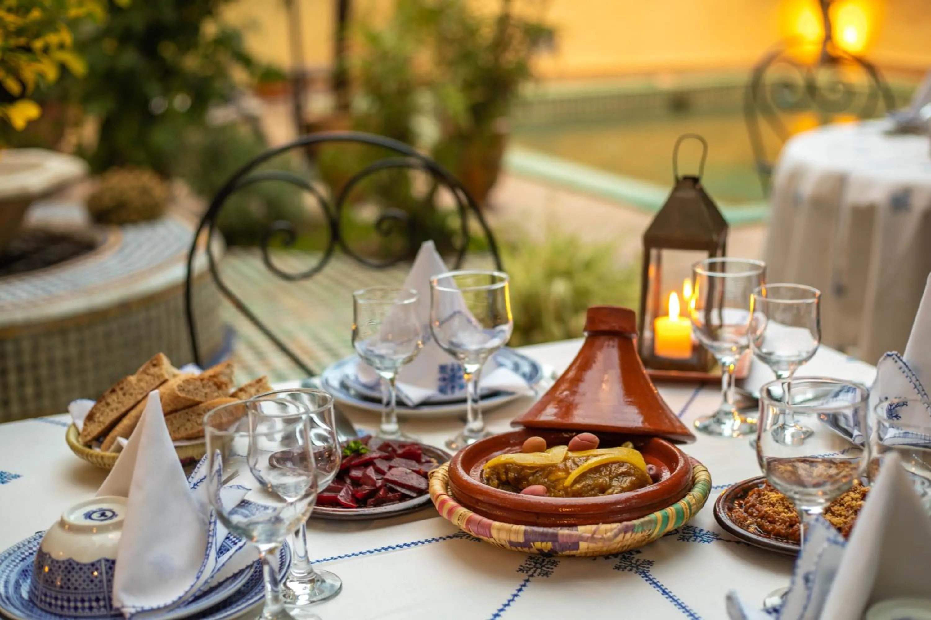 Restaurant/places to eat in Ryad Mabrouka