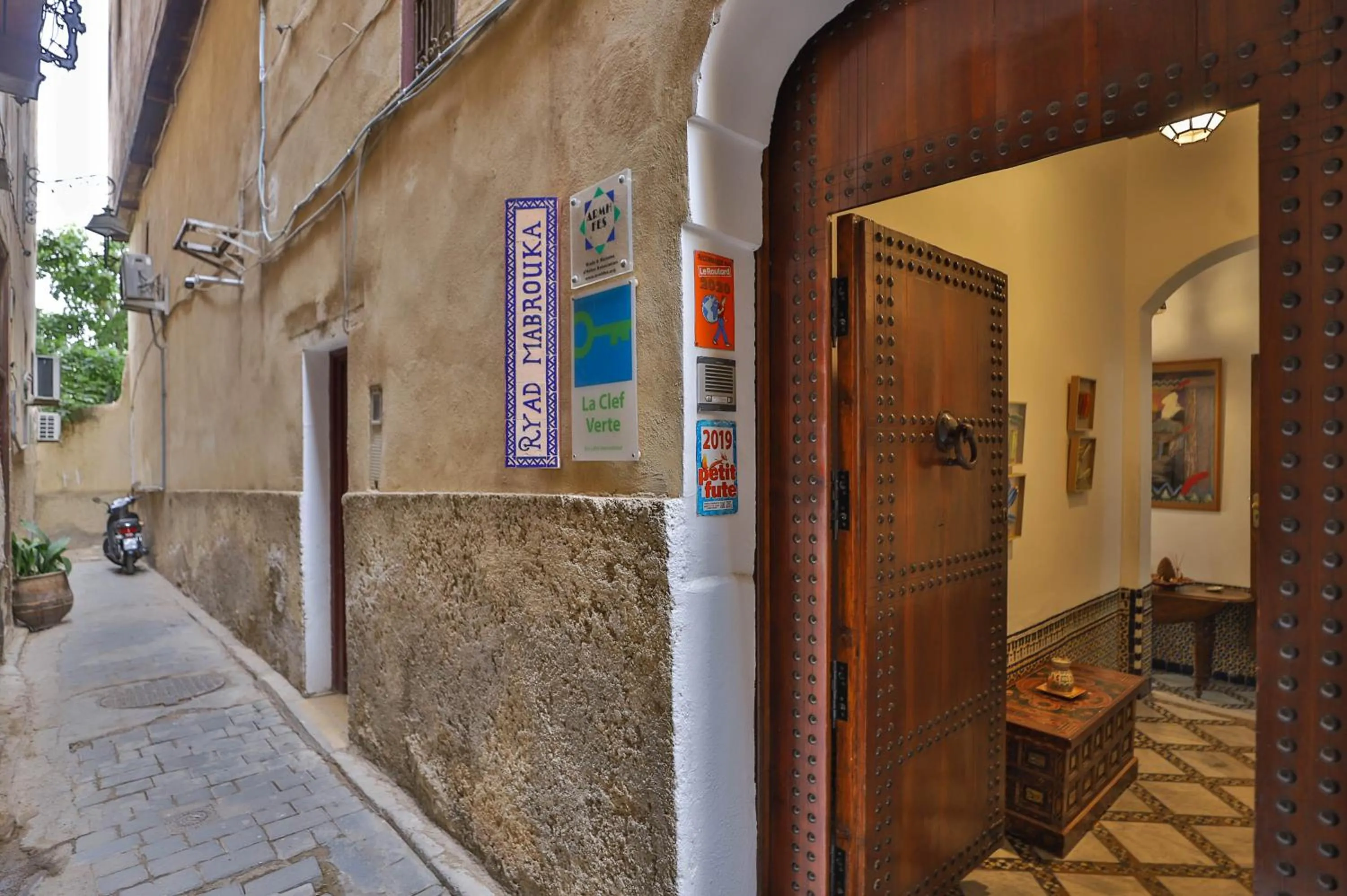 Facade/entrance in Ryad Mabrouka