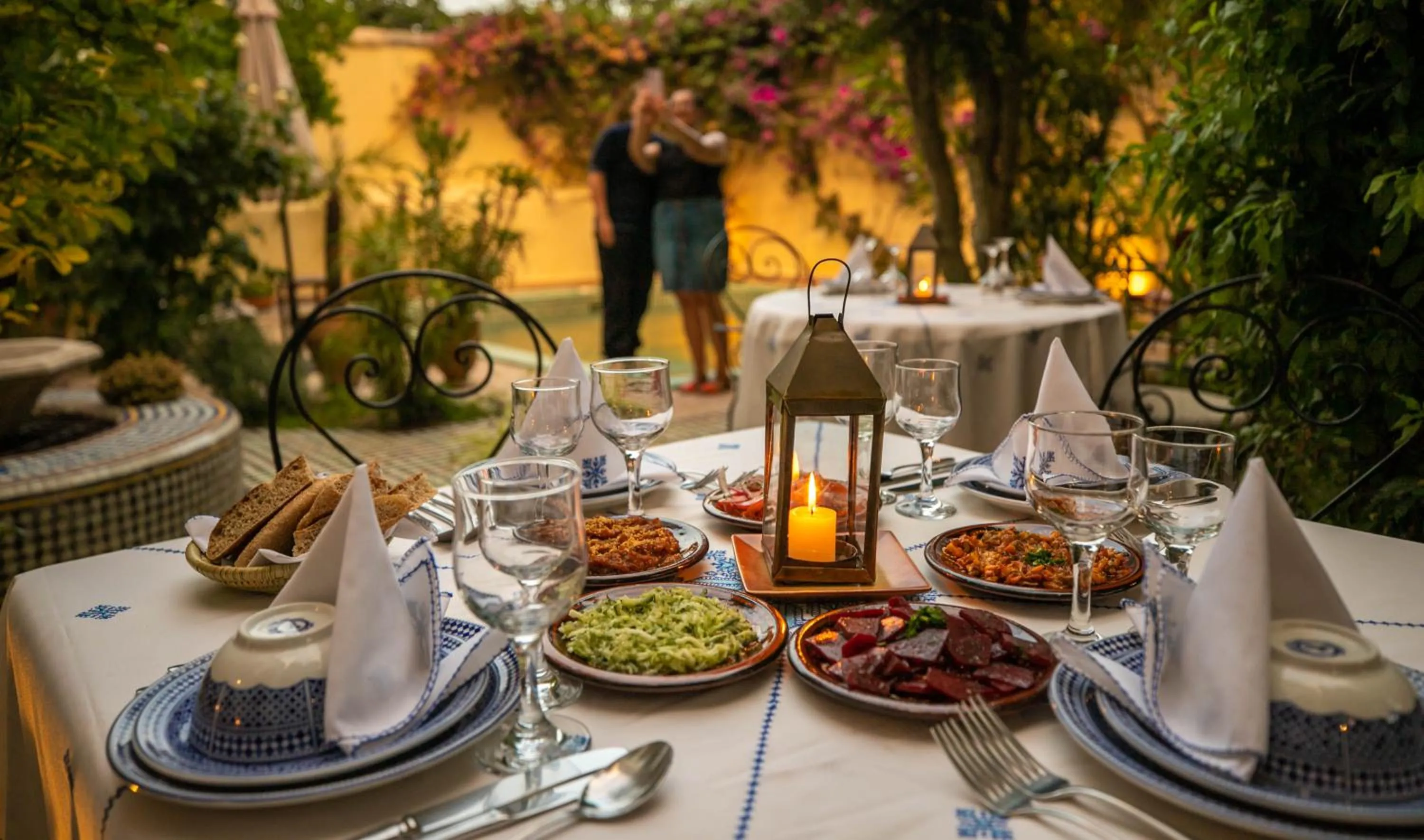 Restaurant/places to eat in Ryad Mabrouka