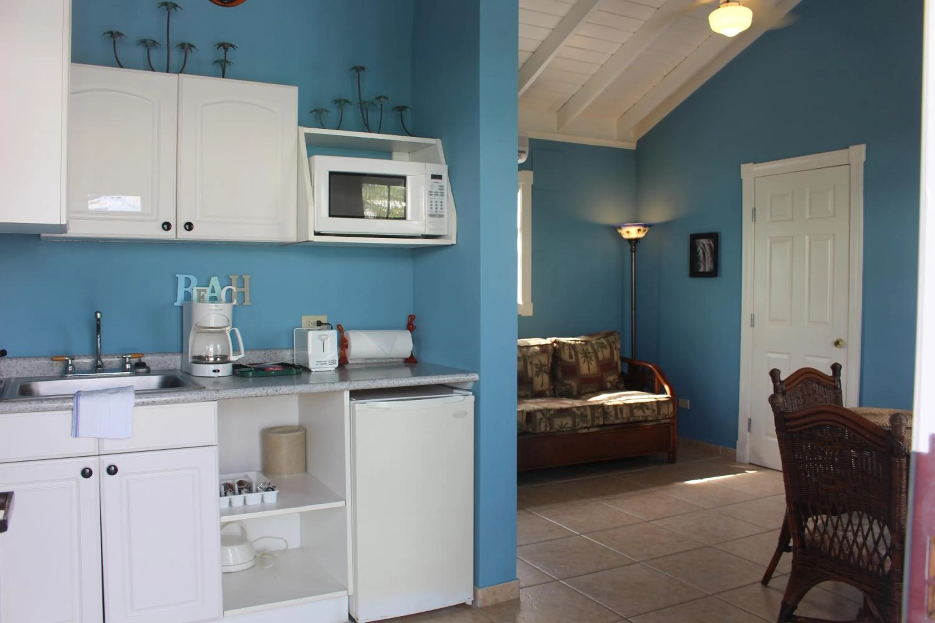 Kitchen or kitchenette in Hideaways Exuma
