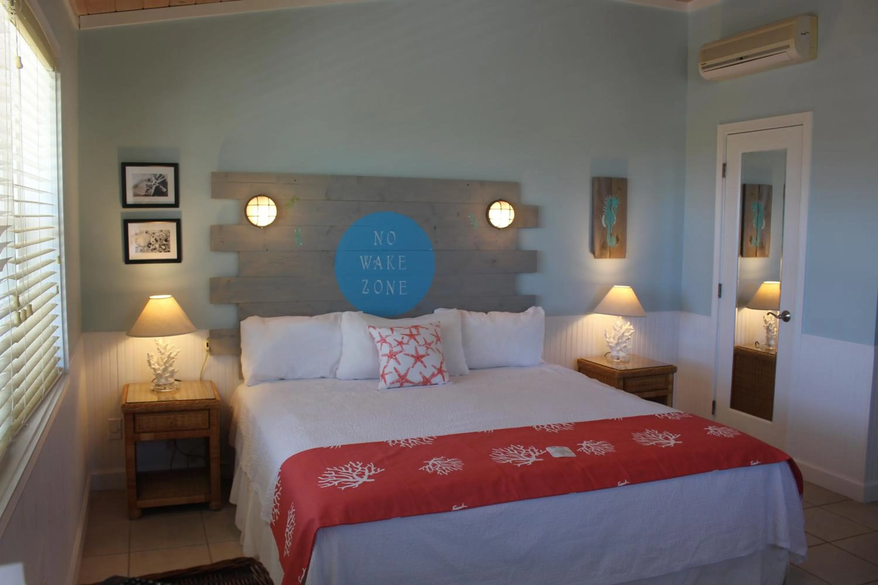 Bed in Hideaways Exuma