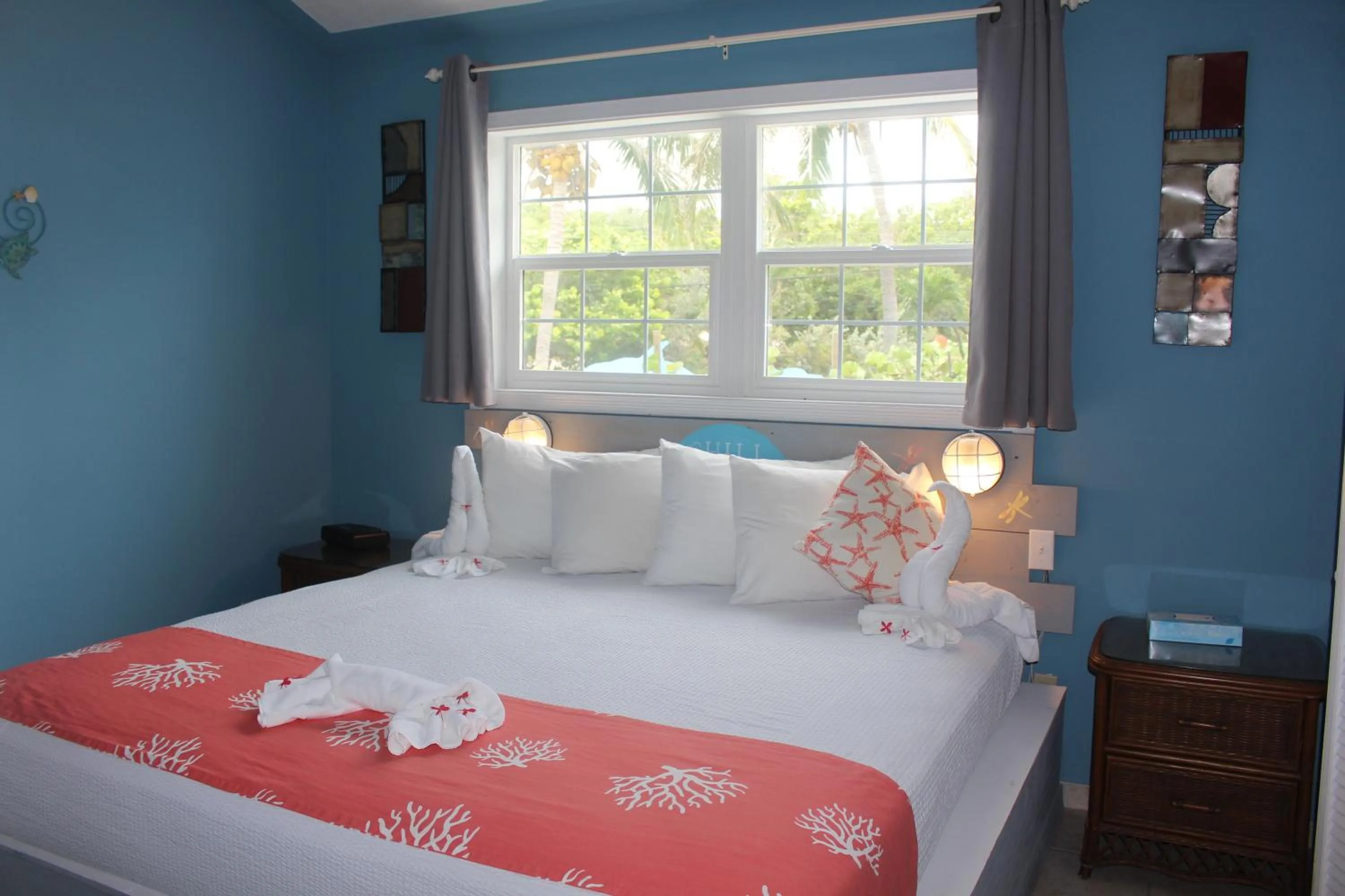 Bed in Hideaways Exuma