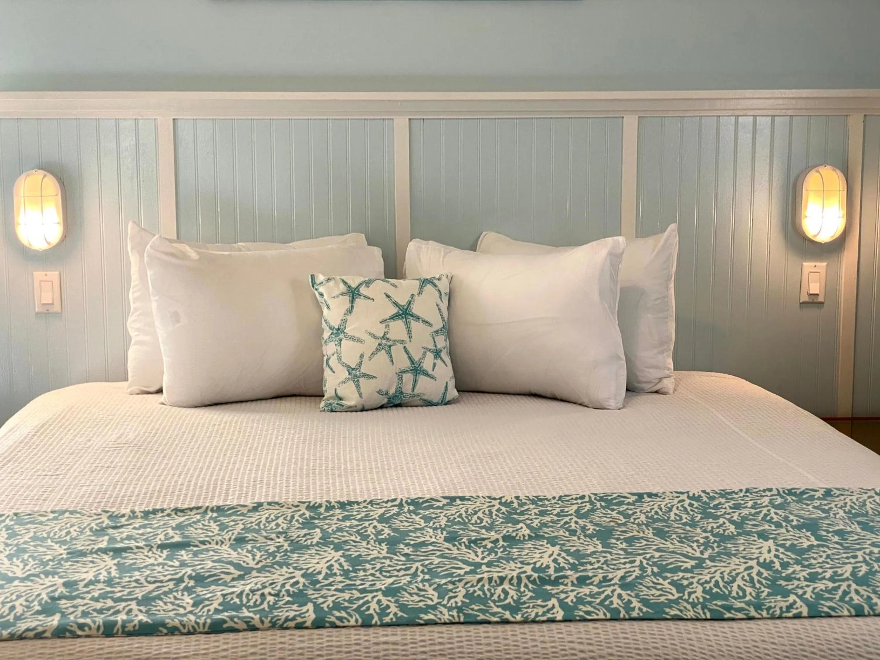 Bed in Hideaways Exuma