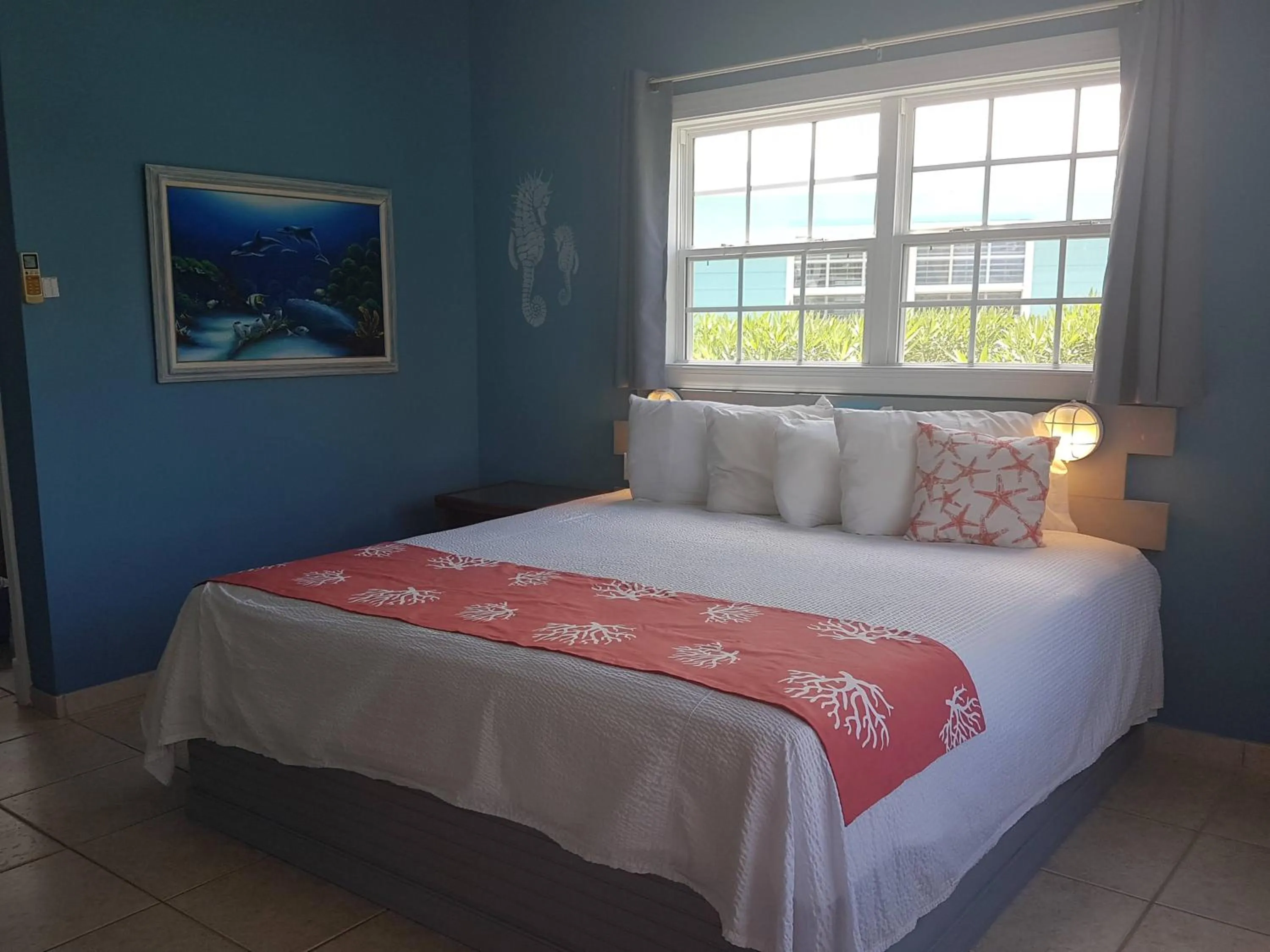 Bed in Hideaways Exuma