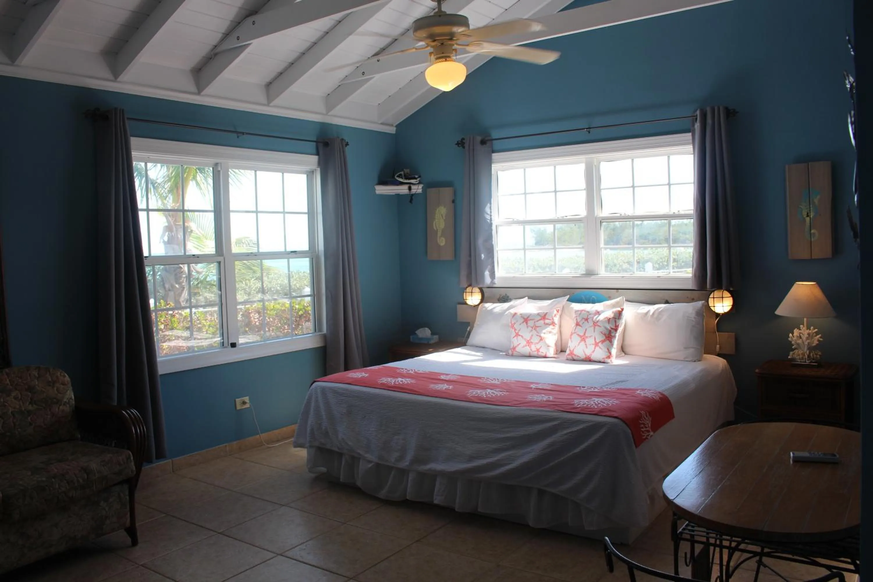 Bed in Hideaways Exuma