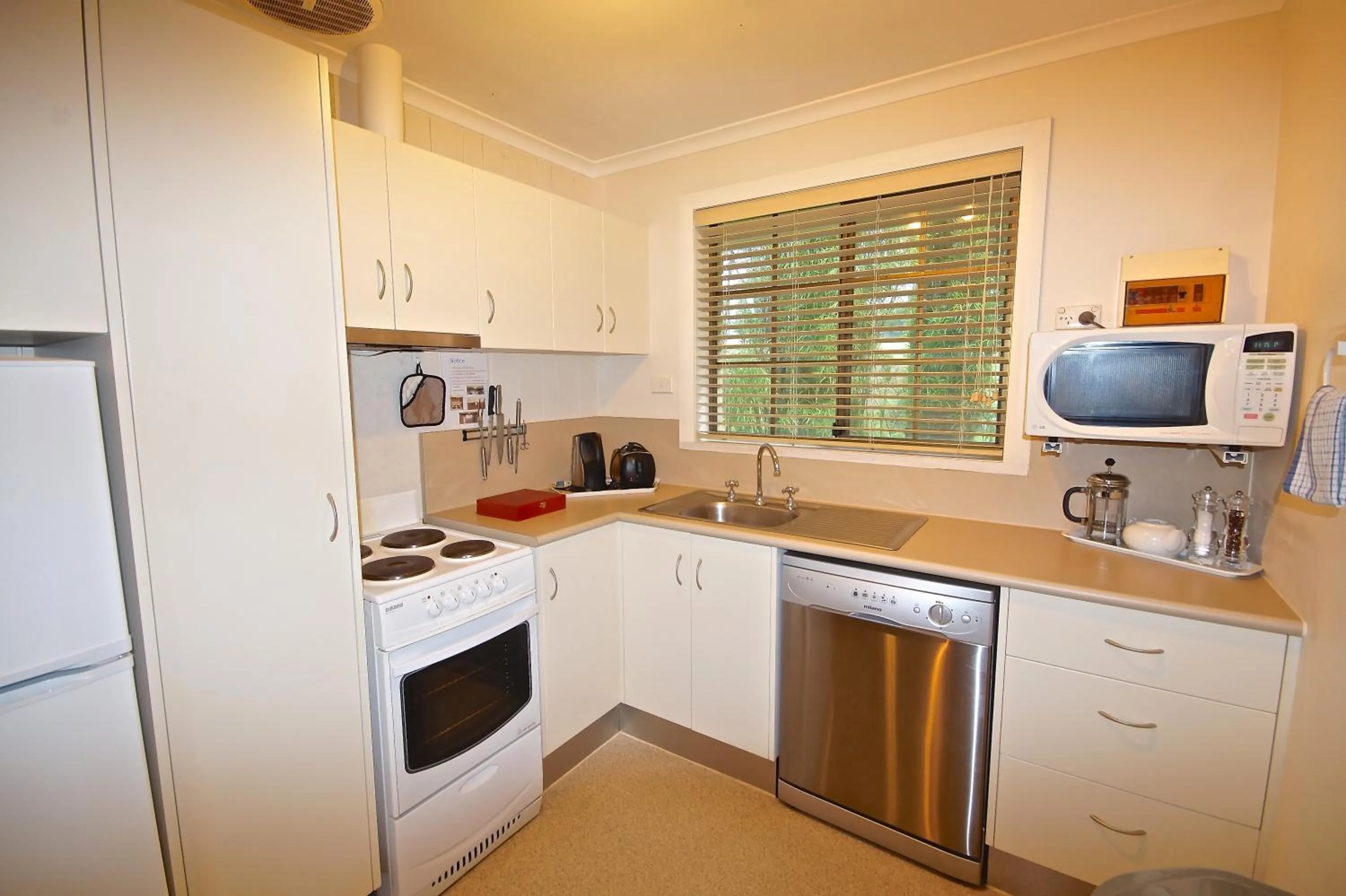Kitchen or kitchenette in Port Arthur Villas