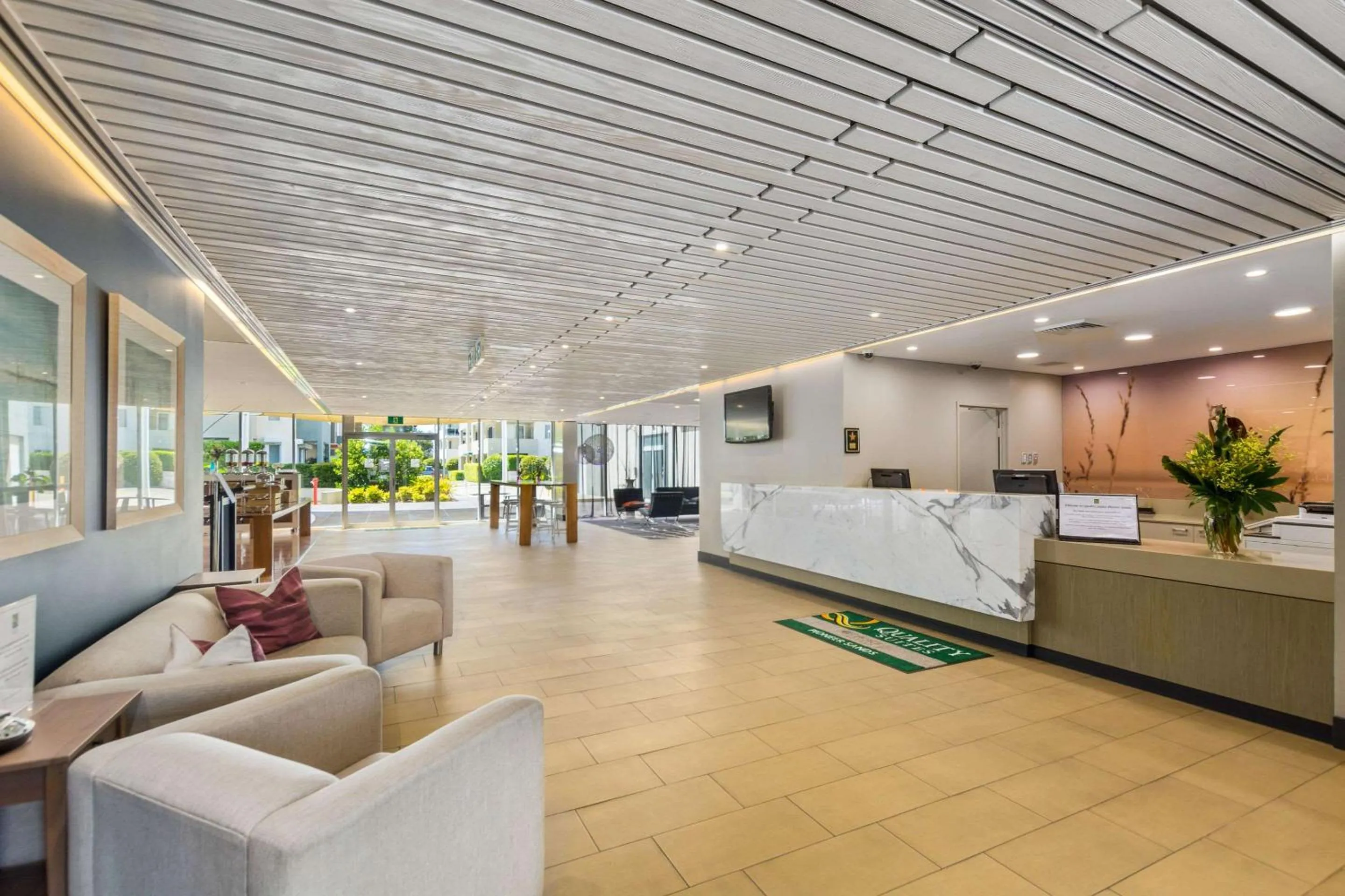 Lobby or reception in Quality Suites Pioneer Sands