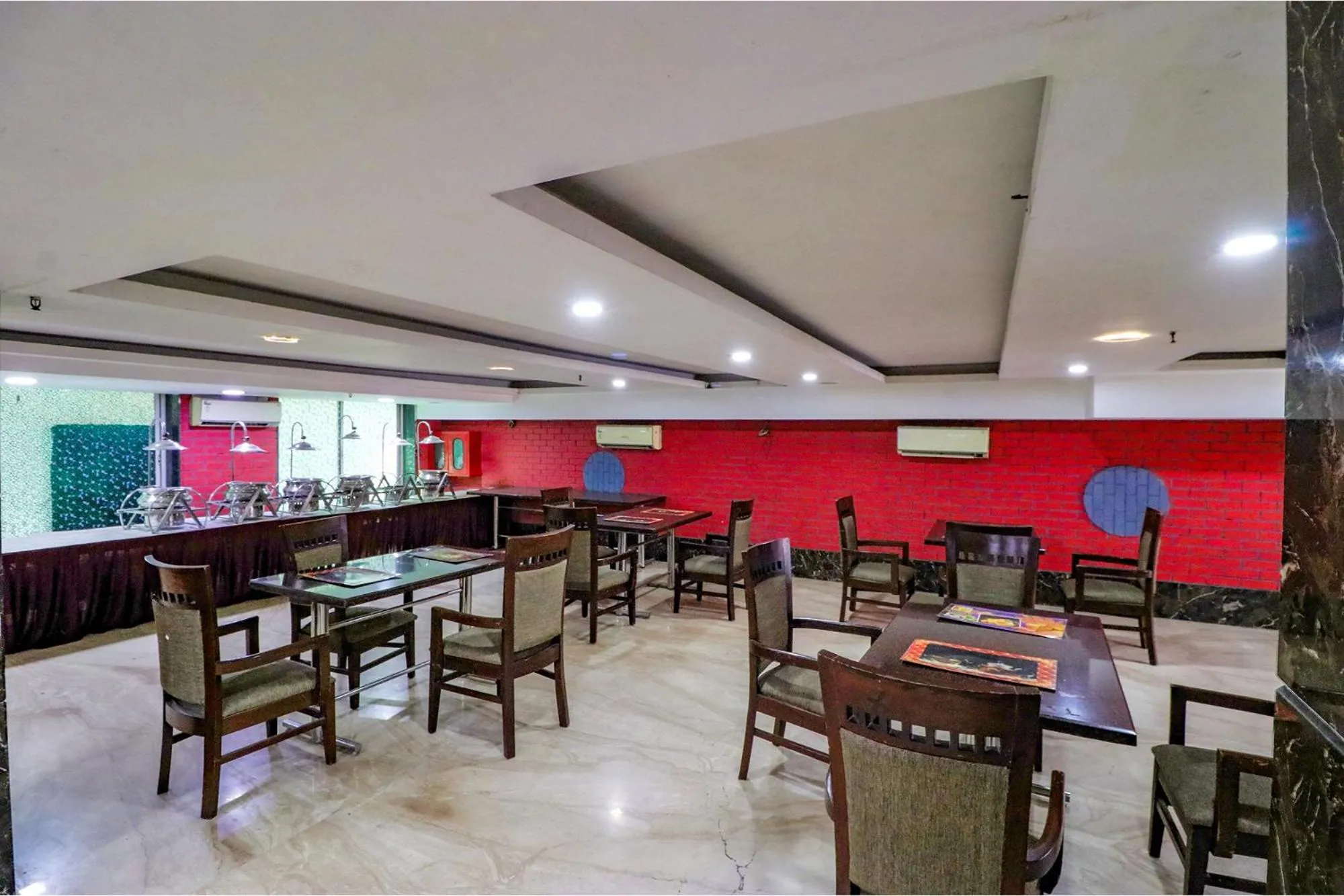 Restaurant/places to eat in FabHotel Admire Suites
