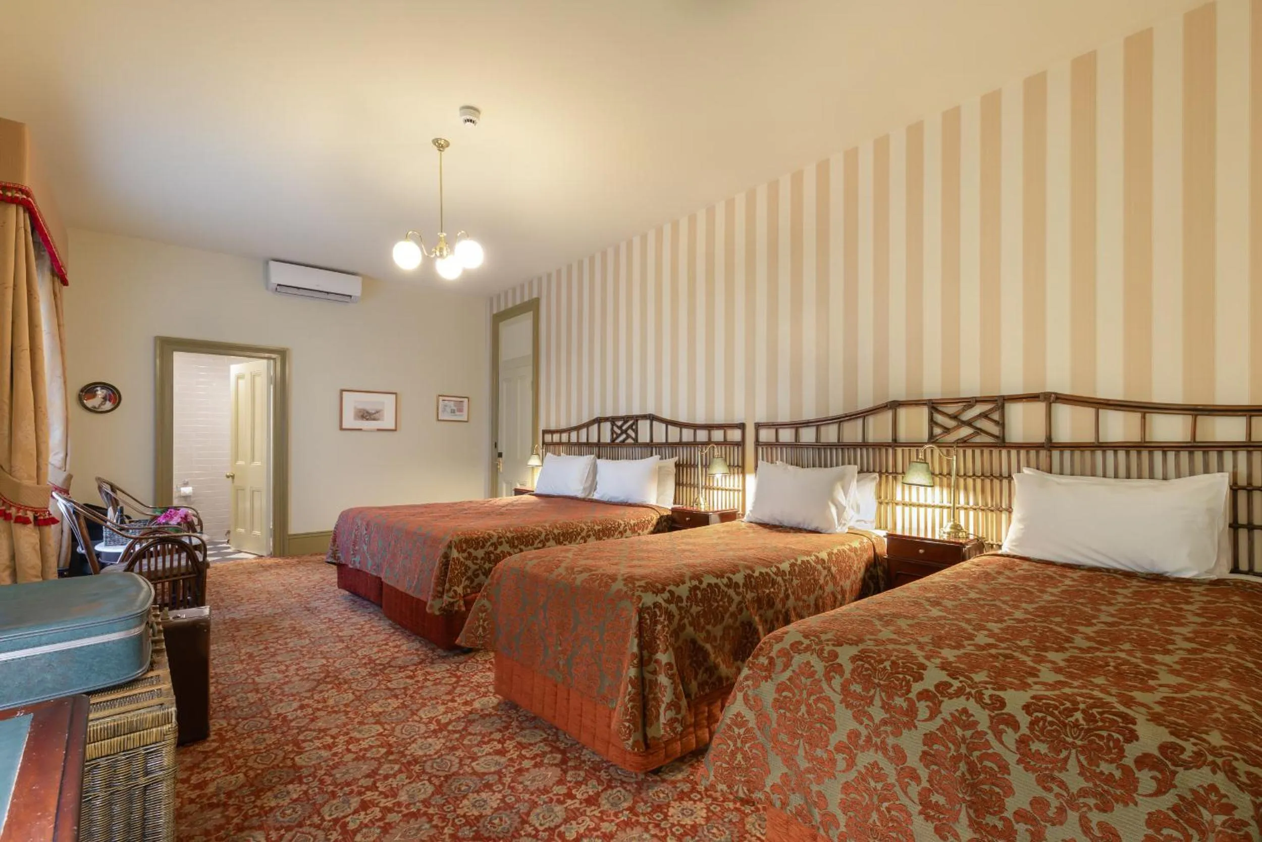 Bedroom, Bed in Hadley's Orient Hotel