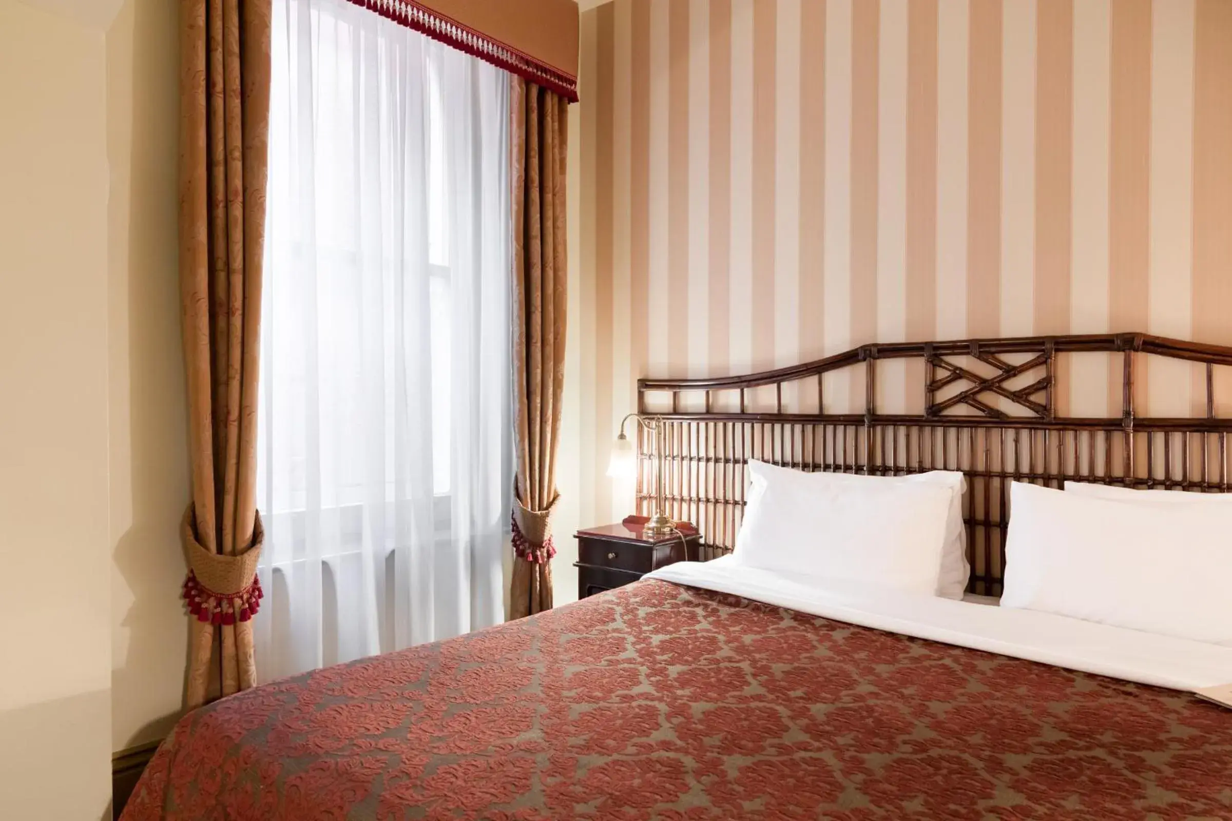 Hotel Room with Free High Speed WiFi in Hadley's Orient Hotel Hotel Room with Free High Speed WiFi in Hadley's Orient Hotel