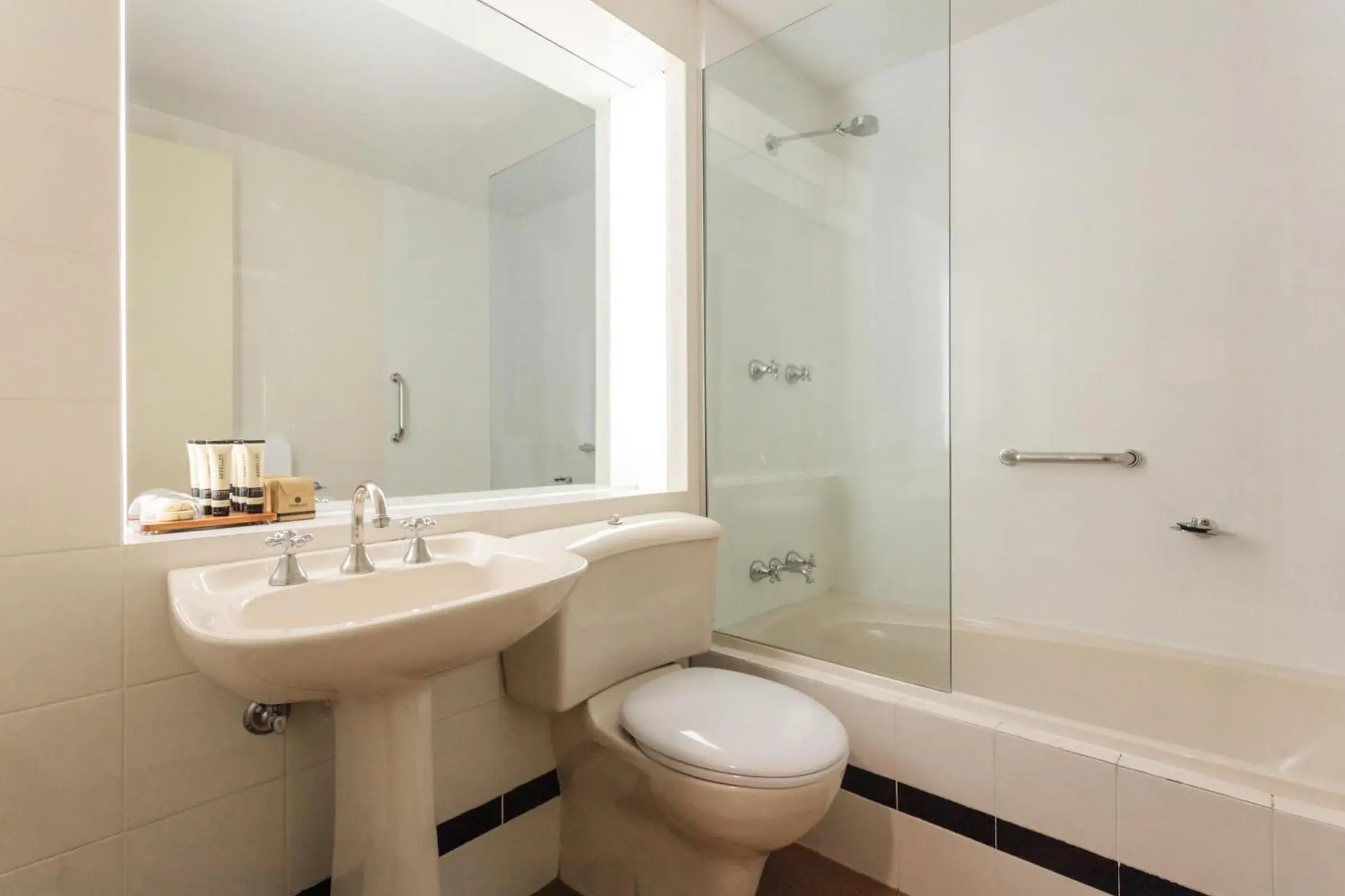 Family Room with Free High Speed WiFi in Hadley's Orient Hotel Family Room with Free High Speed WiFi in Hadley's Orient Hotel