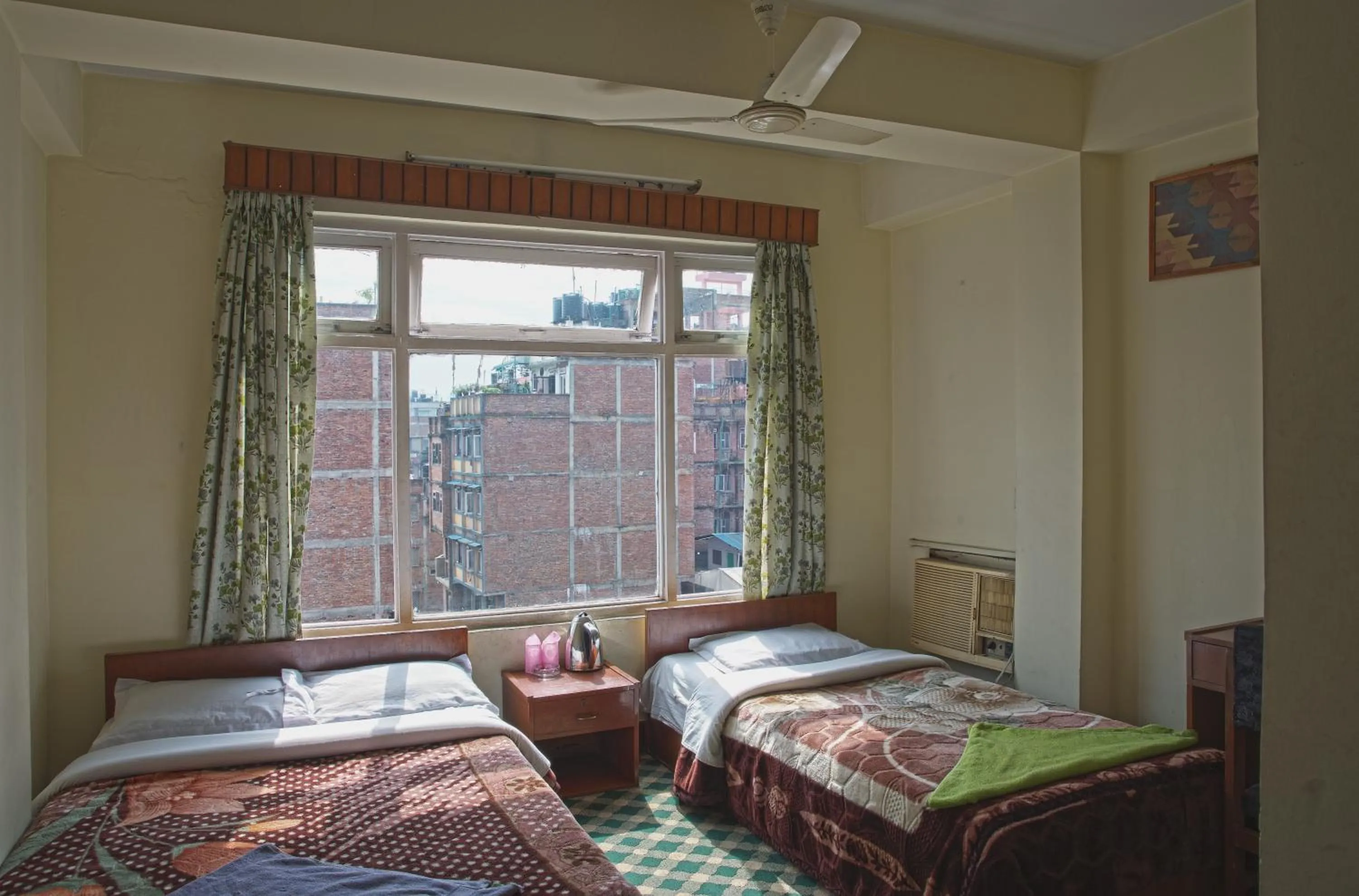 Bed in Hotel Discovery Inn