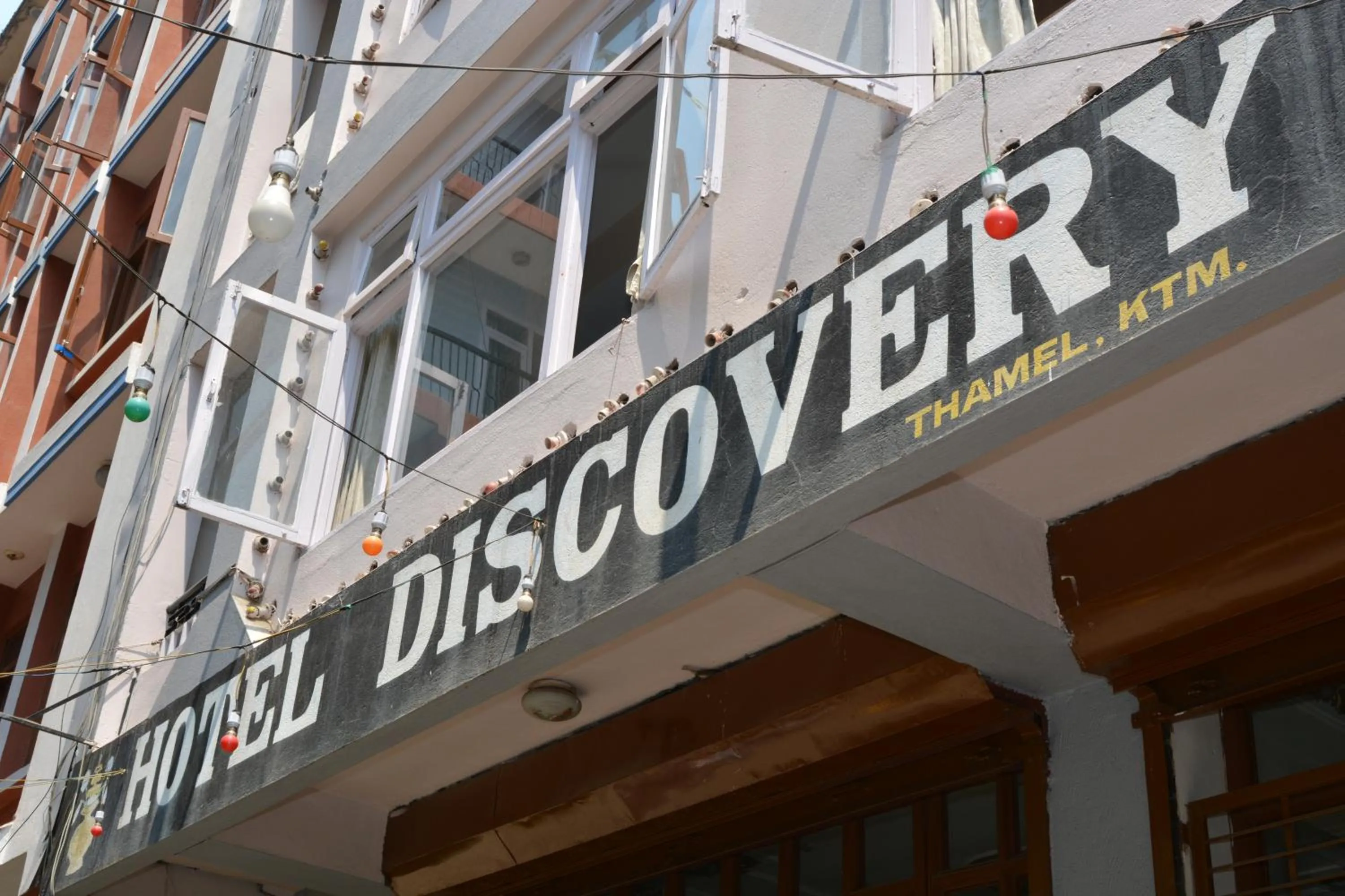 Property building in Hotel Discovery Inn