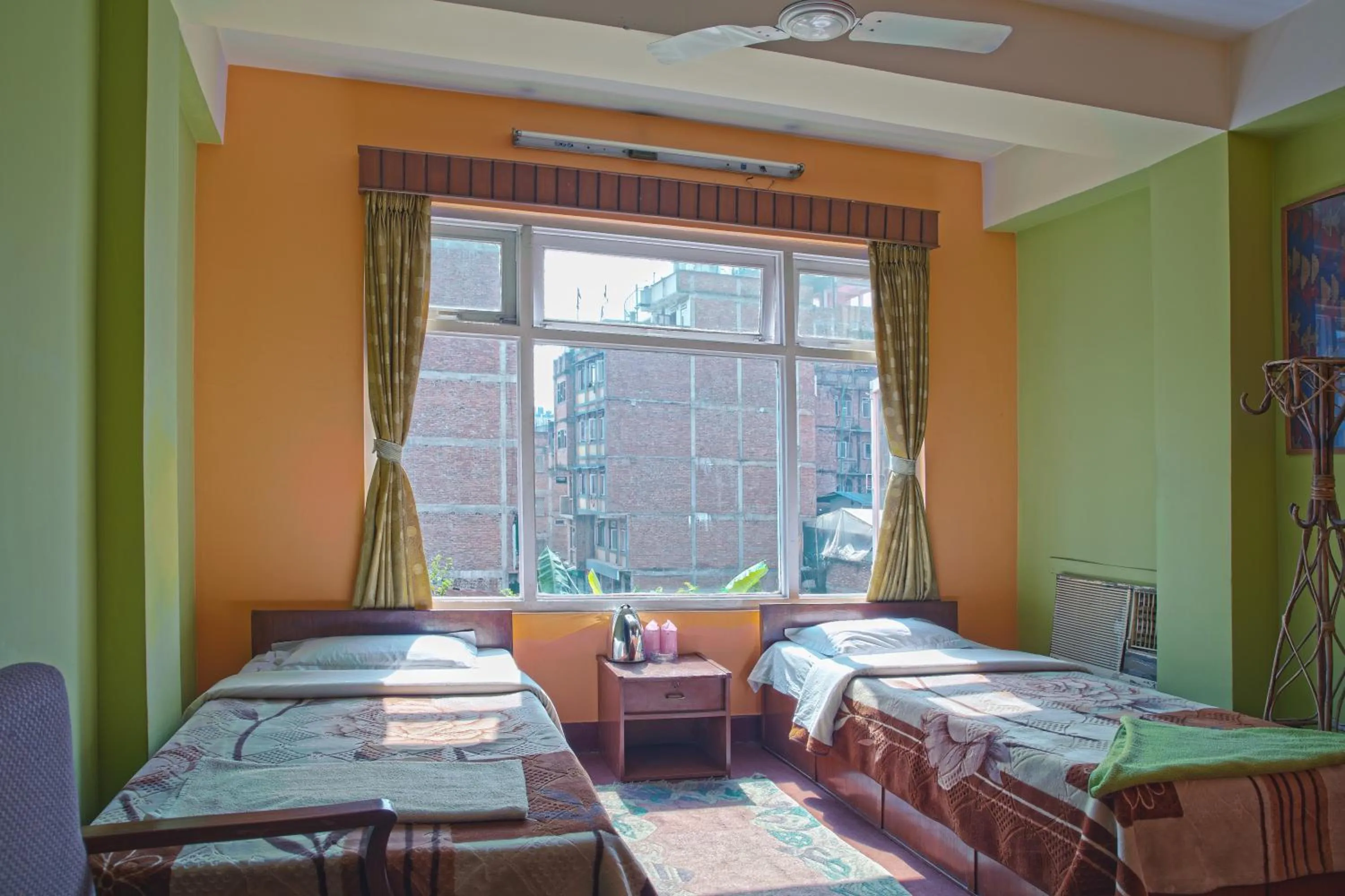 Bed in Hotel Discovery Inn