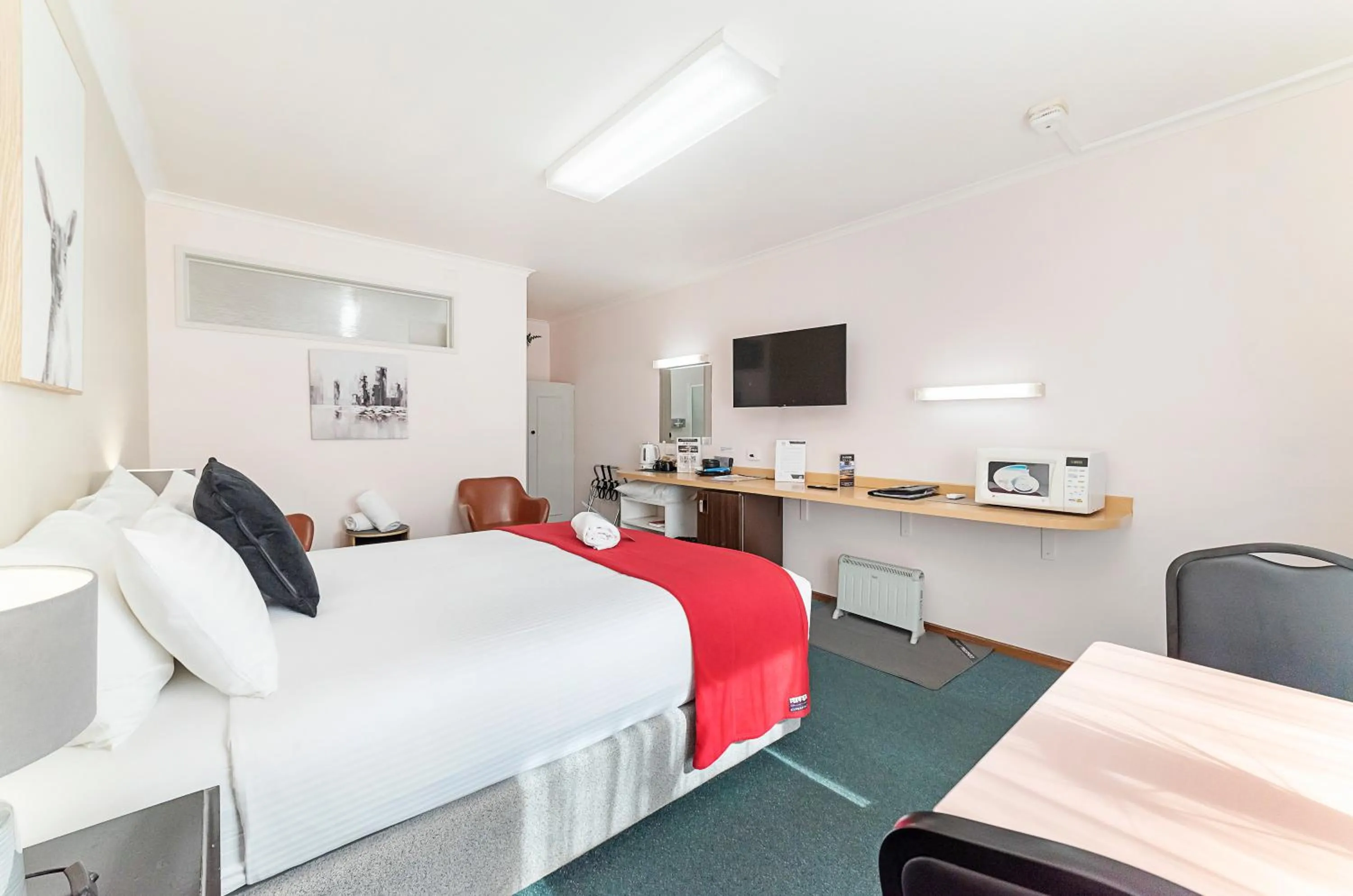 Bed in City Heart Motel Warrnambool