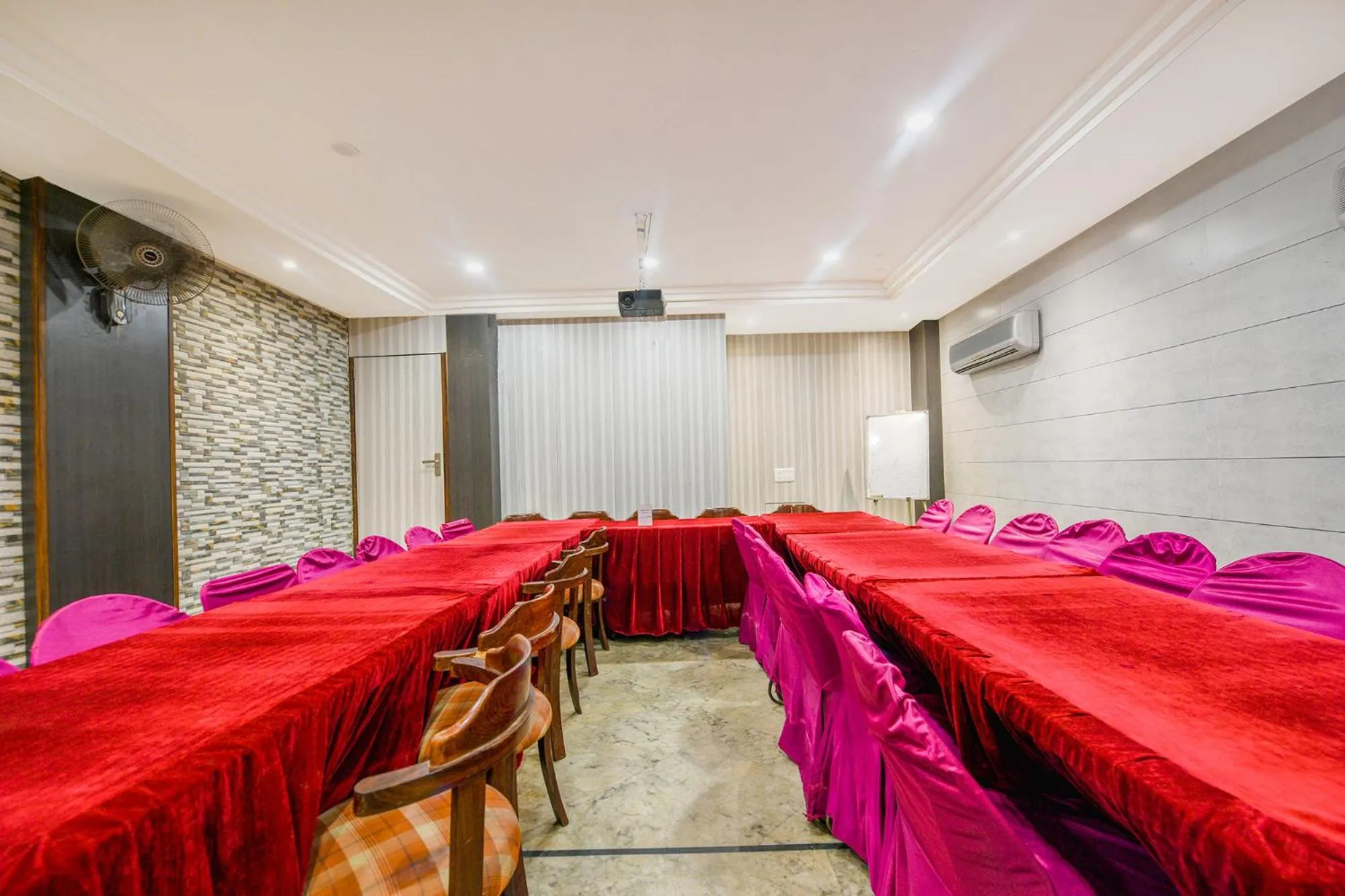 Restaurant/places to eat in FabHotel Nanda Civil Lines