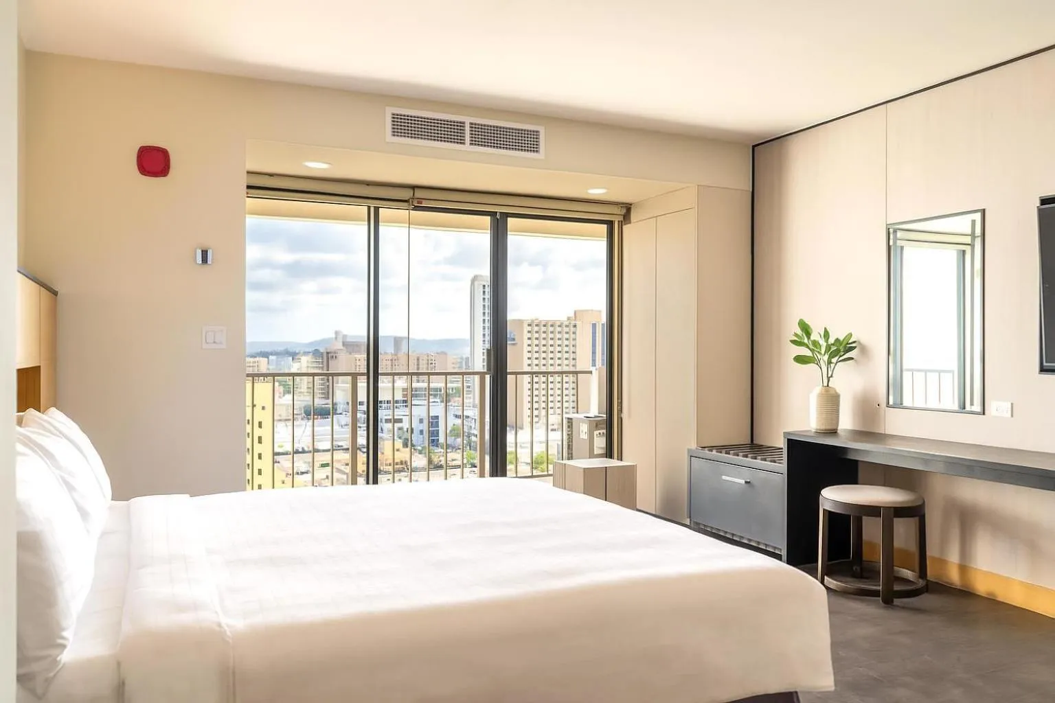 Bedroom, Bed in The Bayview Hotel Guam