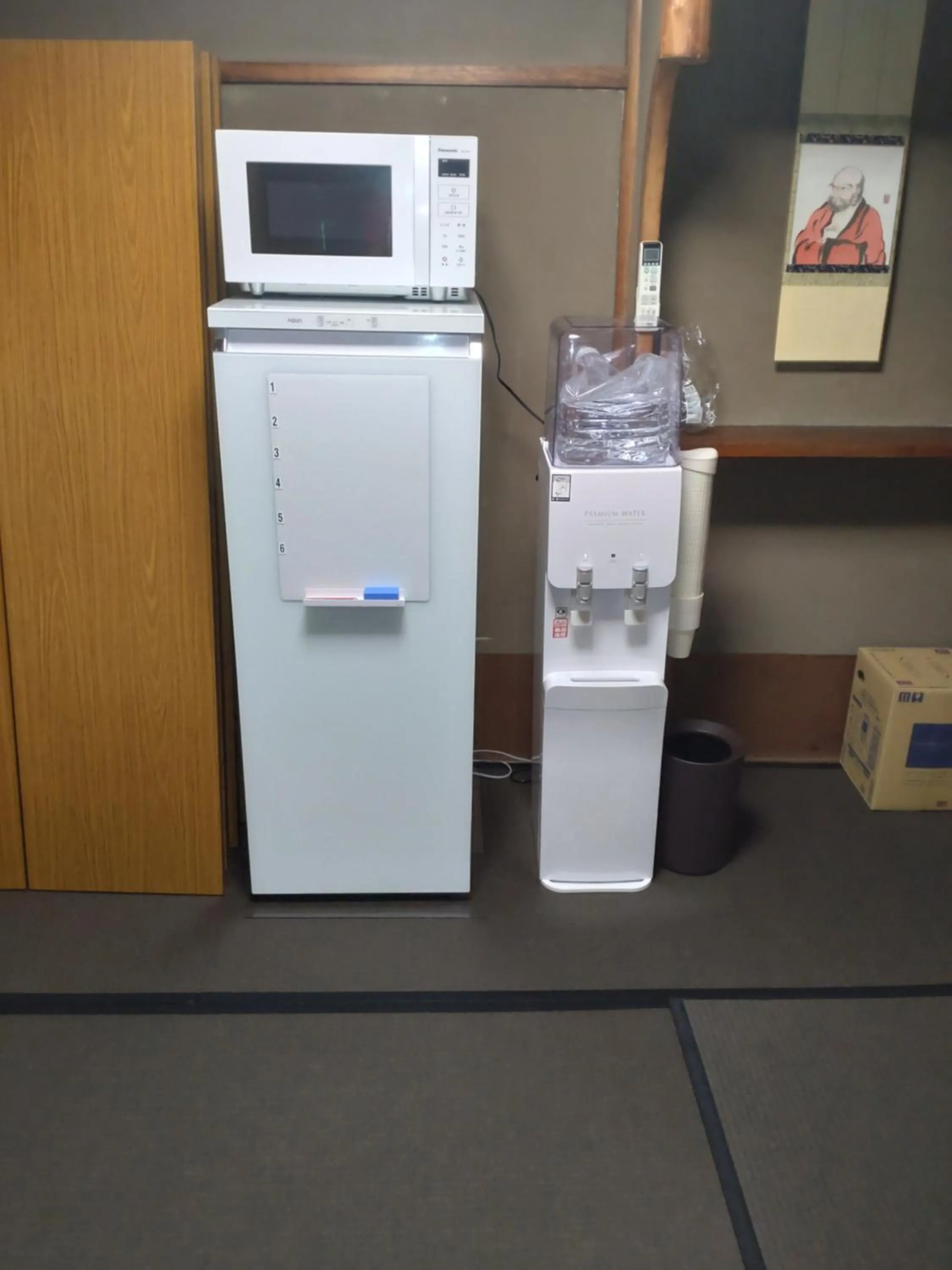 Communal lounge/ TV room in Wajimaya Ryokan