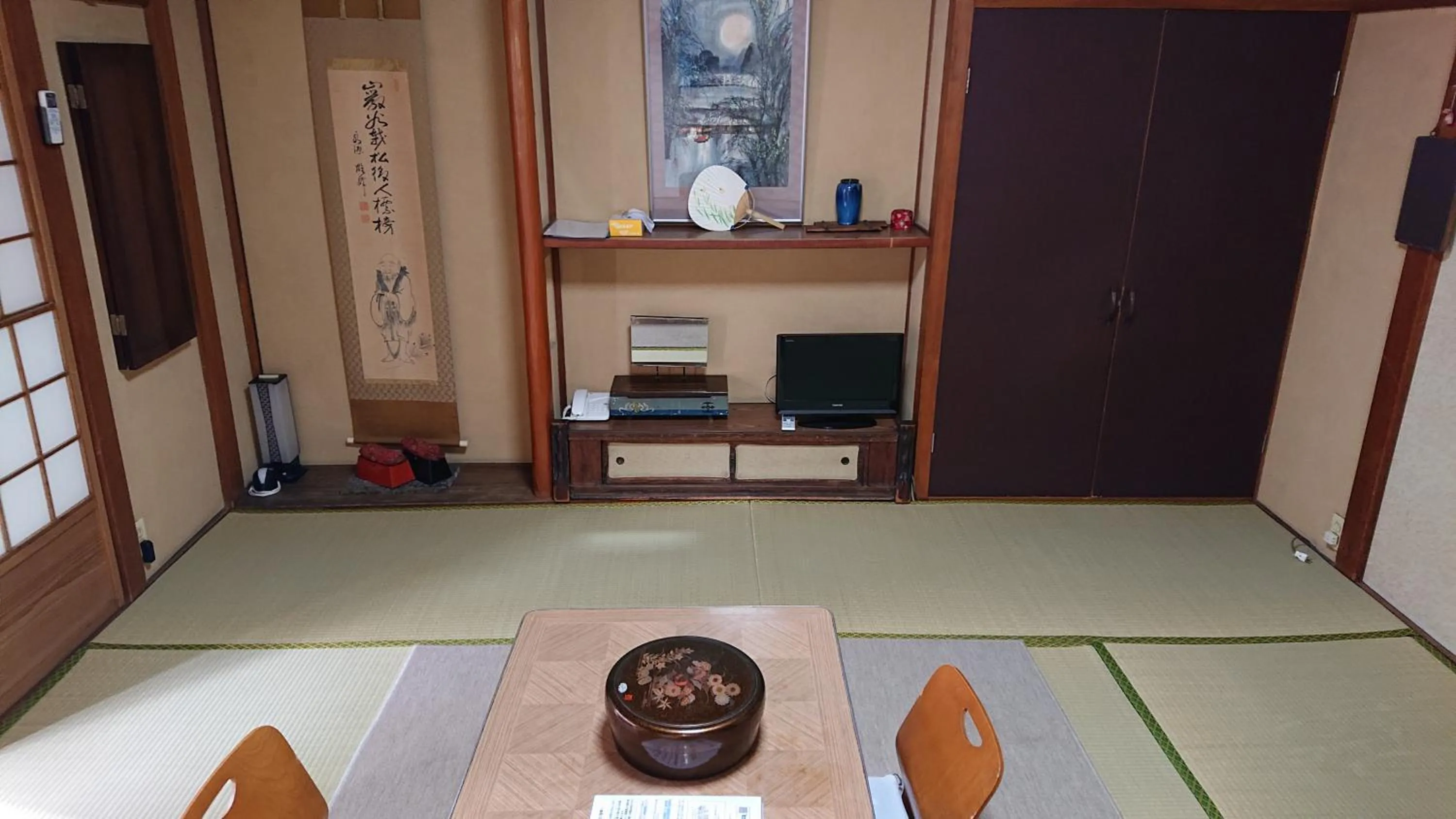 Photo of the whole room in Wajimaya Ryokan
