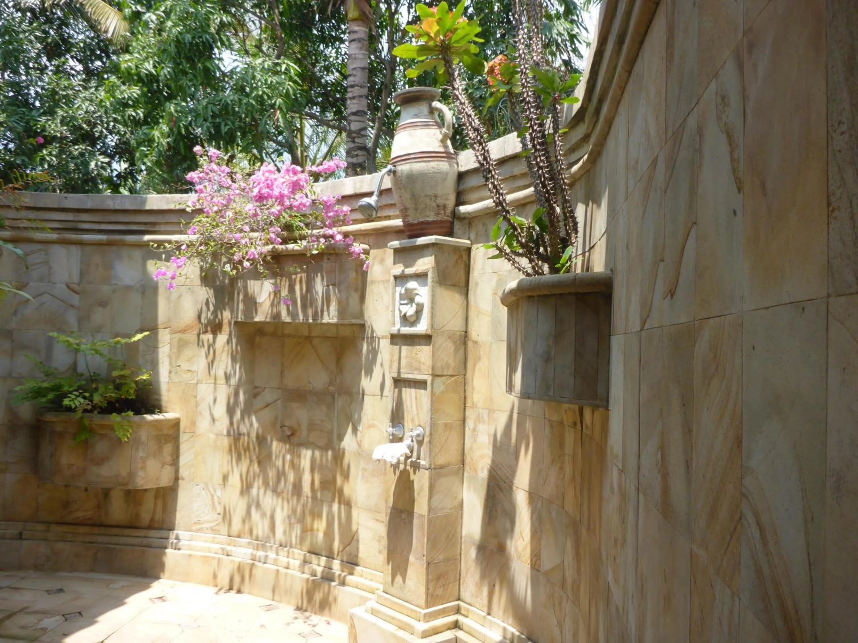 Bathroom in Gunung Paradis Retreat
