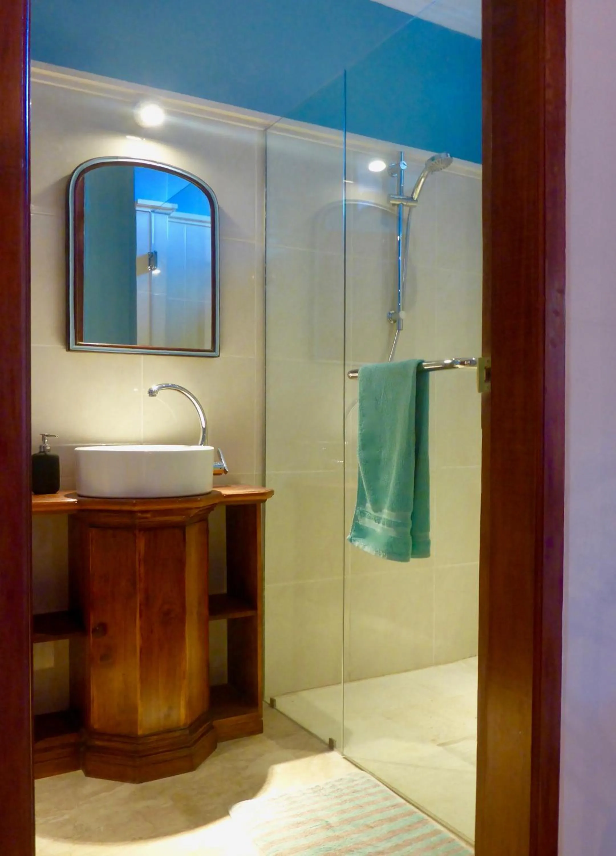 Bathroom in Gunung Paradis Retreat