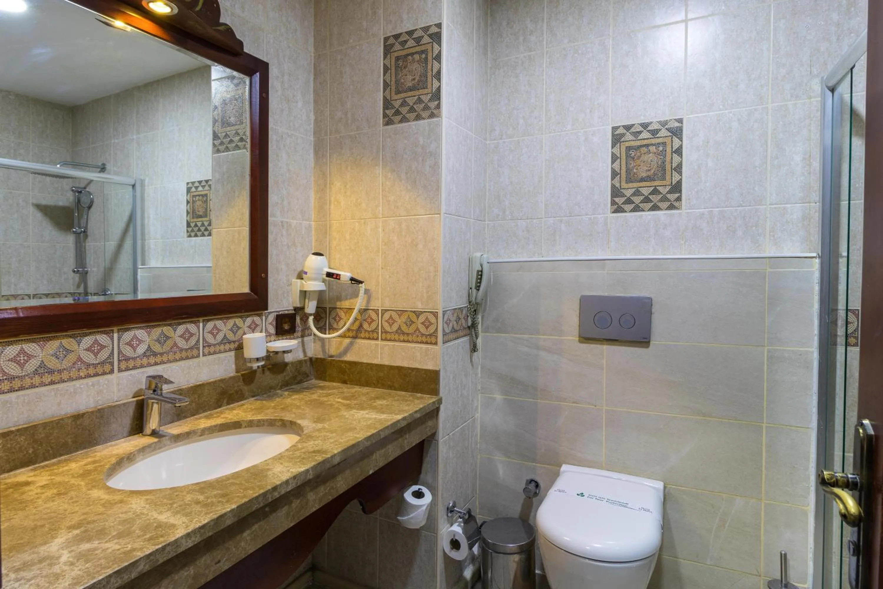 Toilet in Elruha Hotel