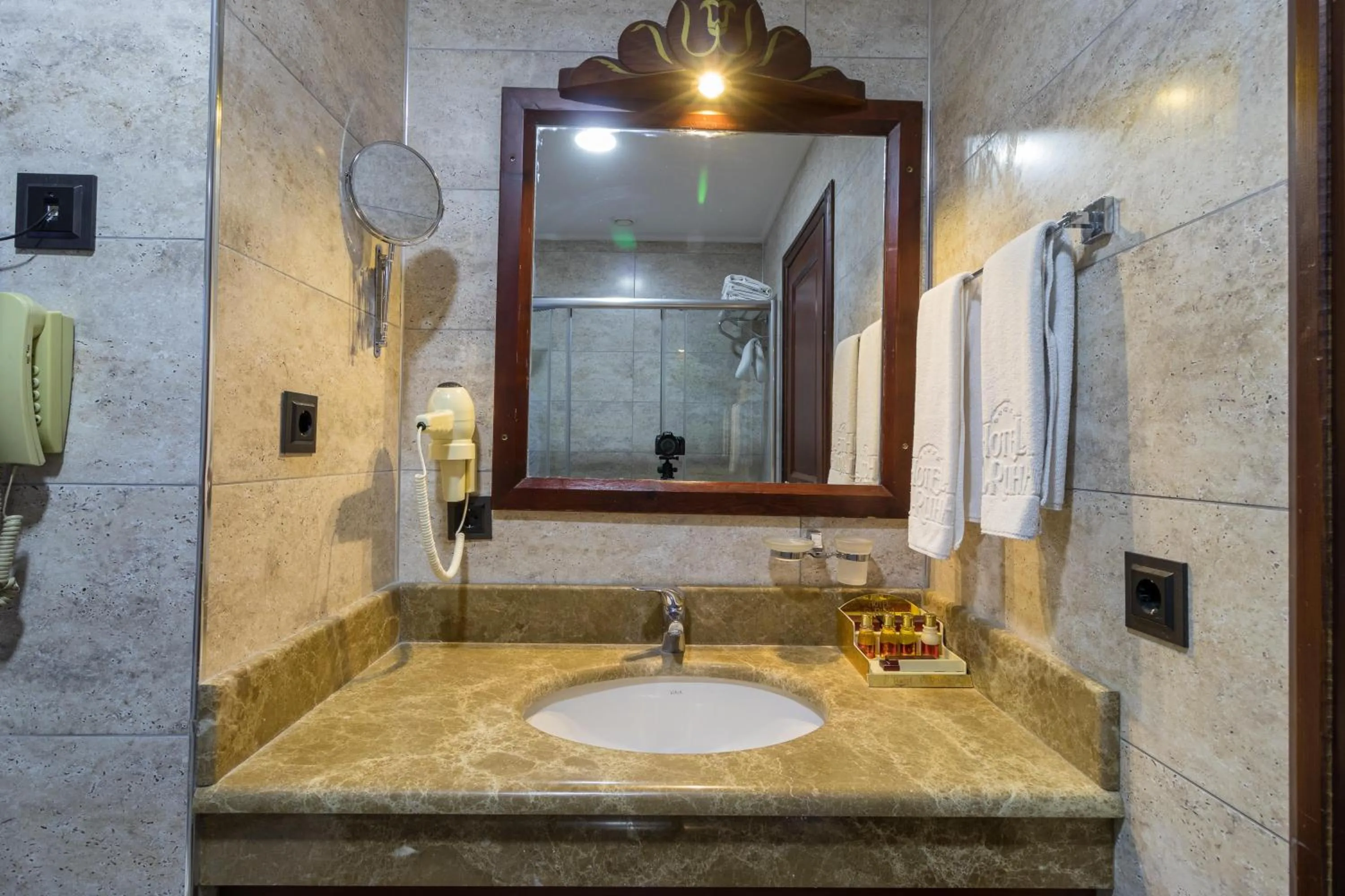 Bathroom in Elruha Hotel