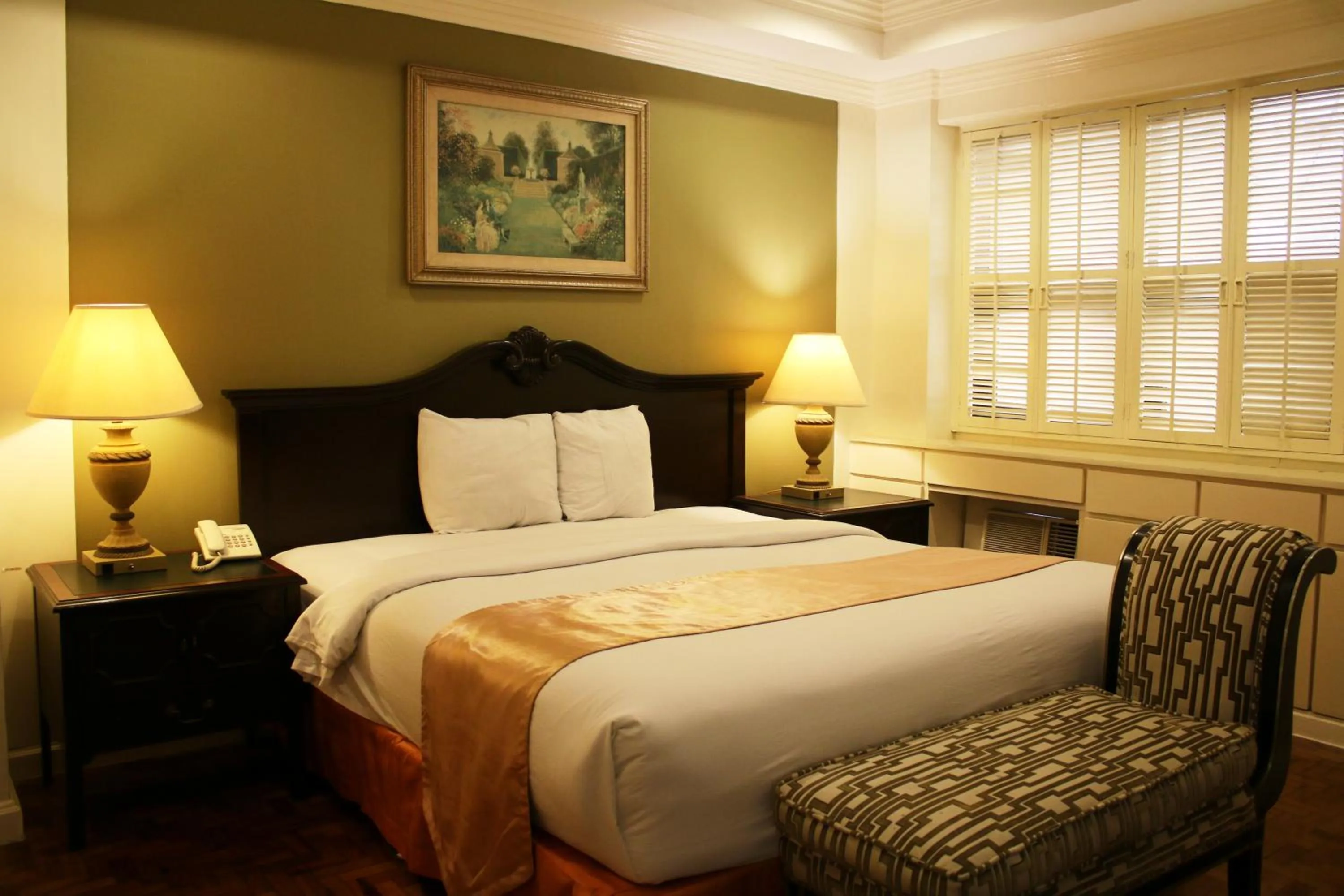 Bed in Lourdes Family Suites Makati powered by Cocotel