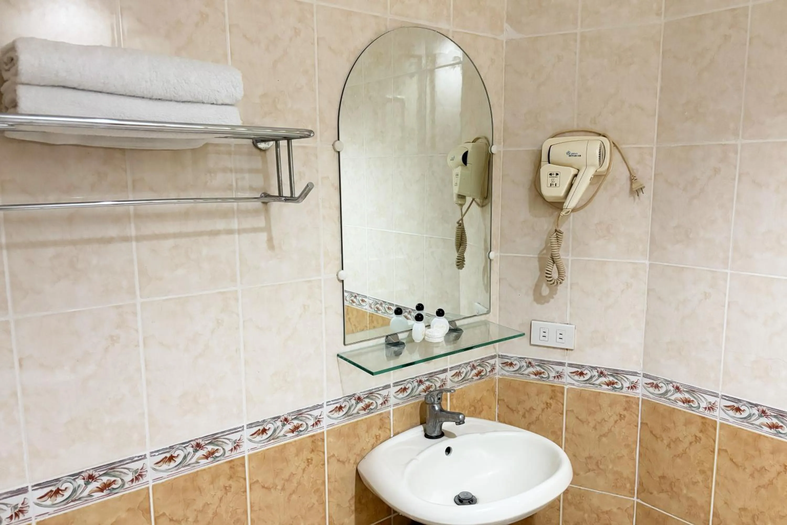 Lourdes Family Suites Makati powered by Cocotel