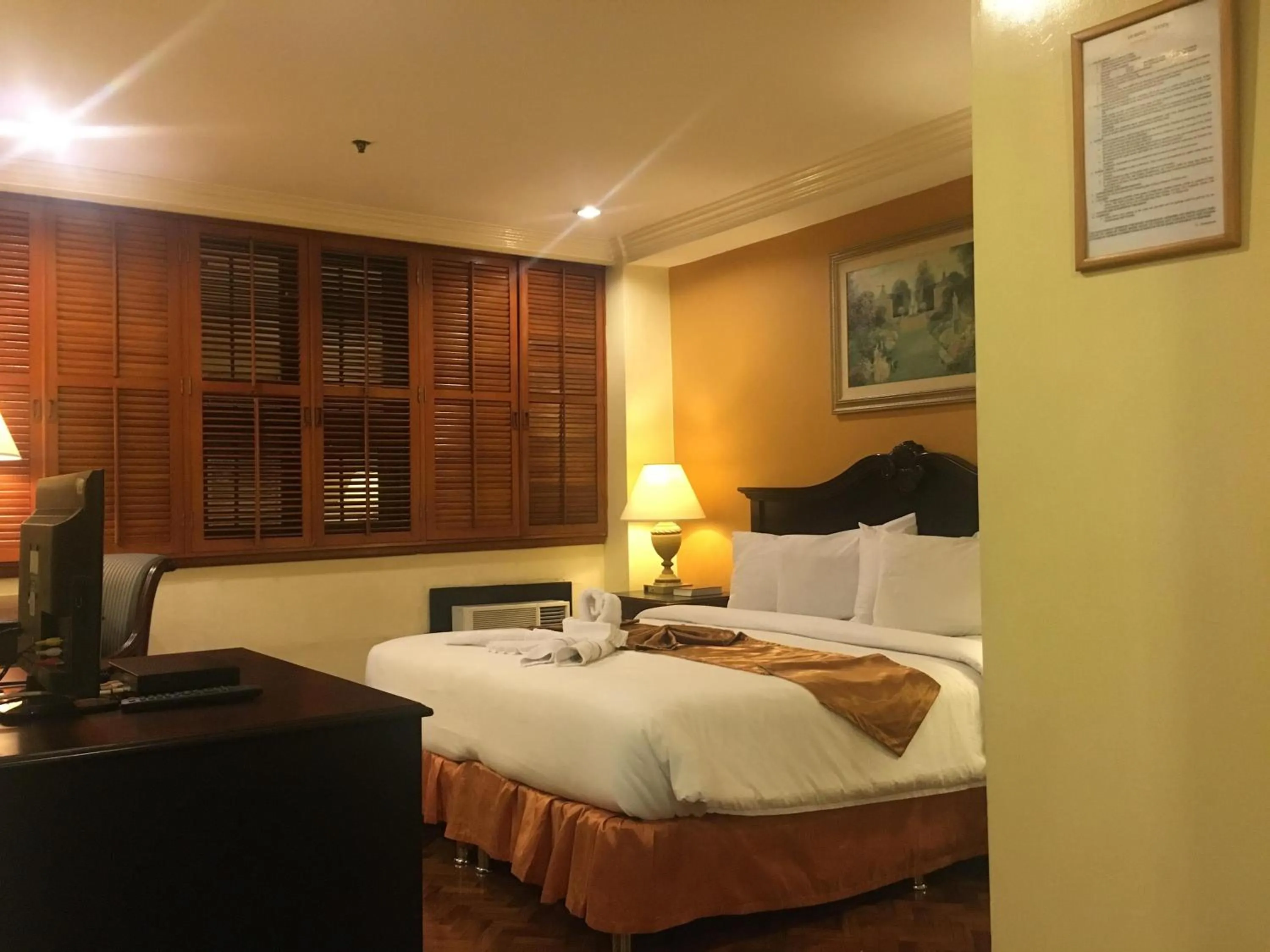 Bed in Lourdes Family Suites Makati powered by Cocotel