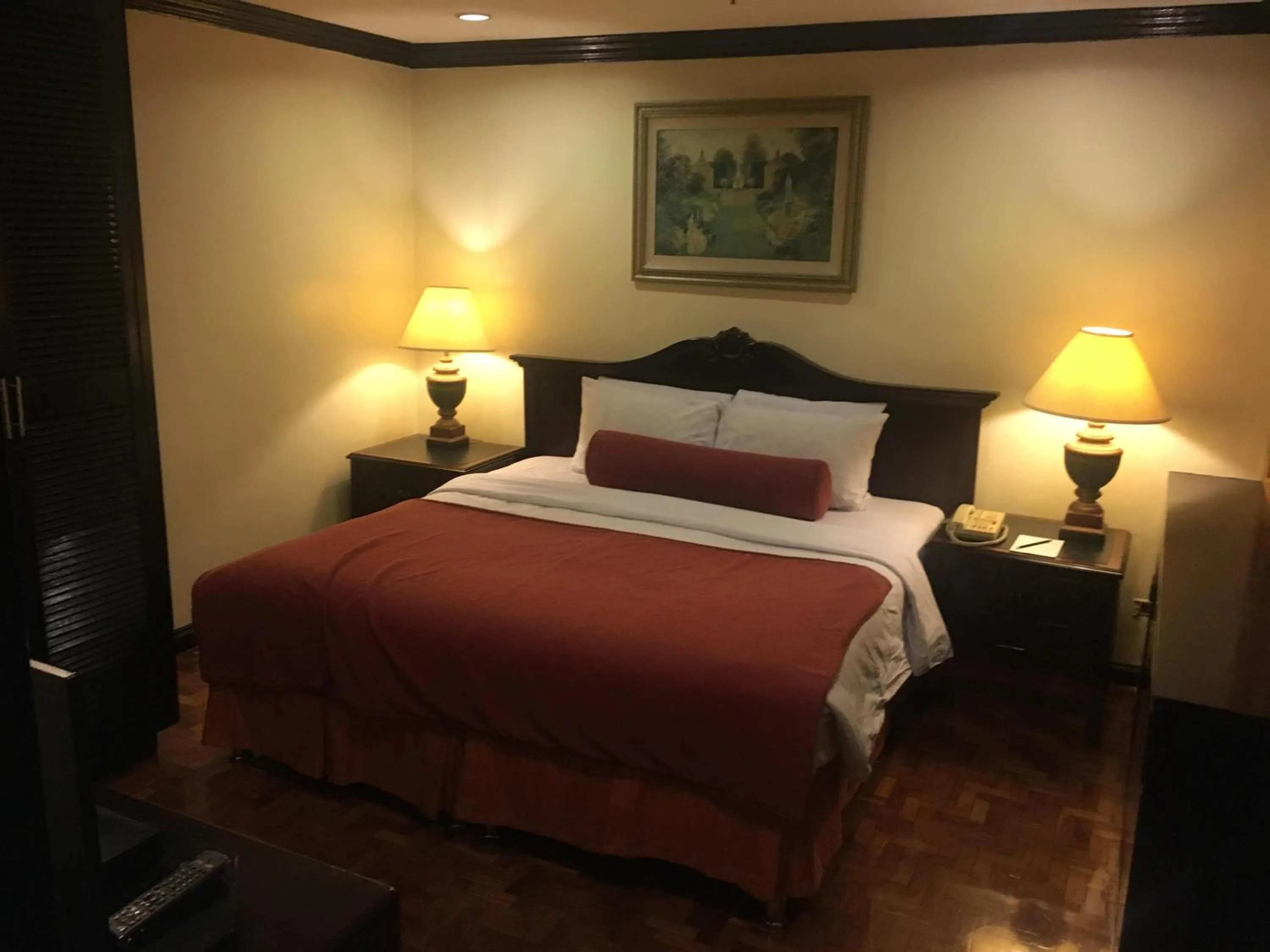 Bed in Lourdes Family Suites Makati powered by Cocotel