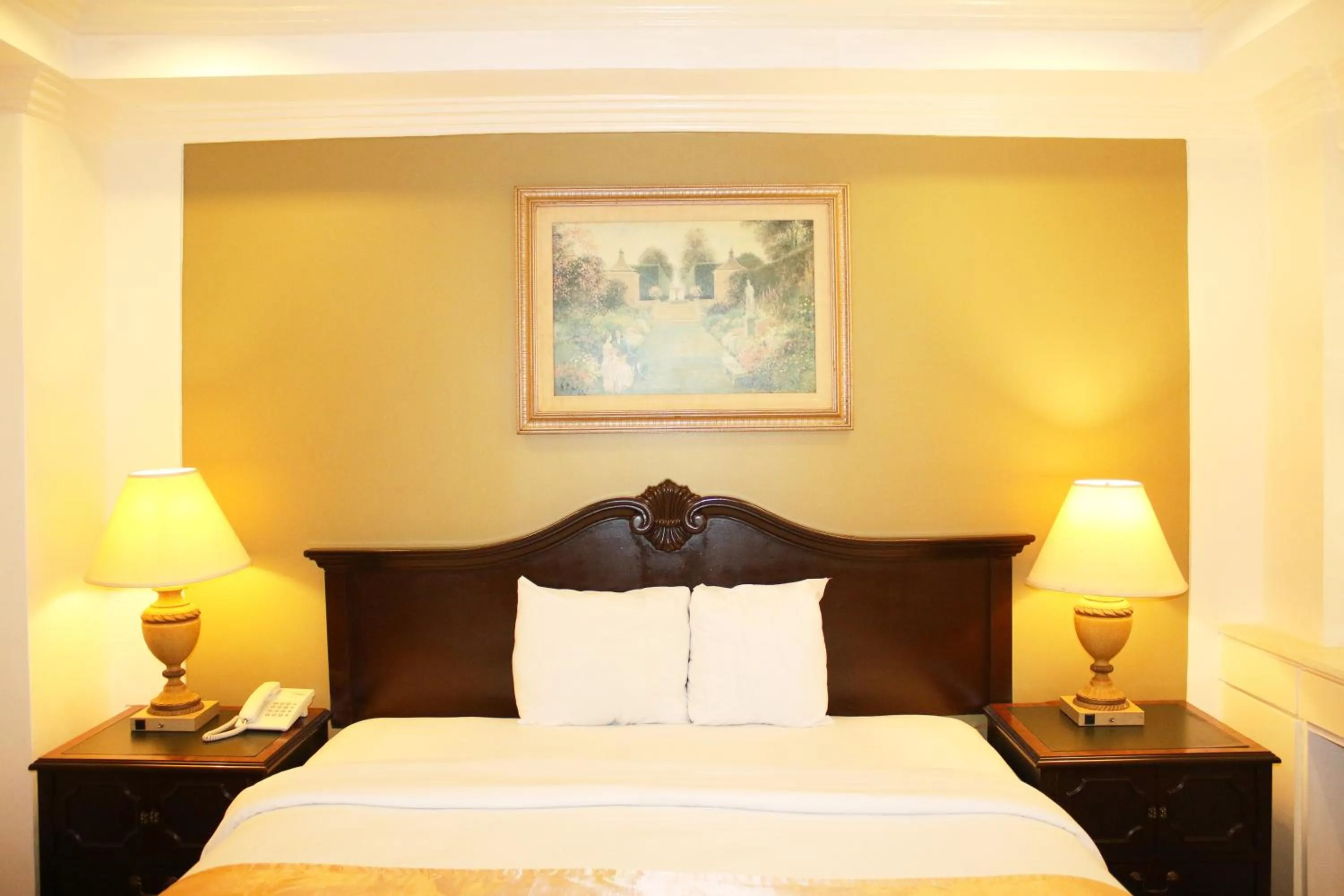 Bed in Lourdes Family Suites Makati powered by Cocotel