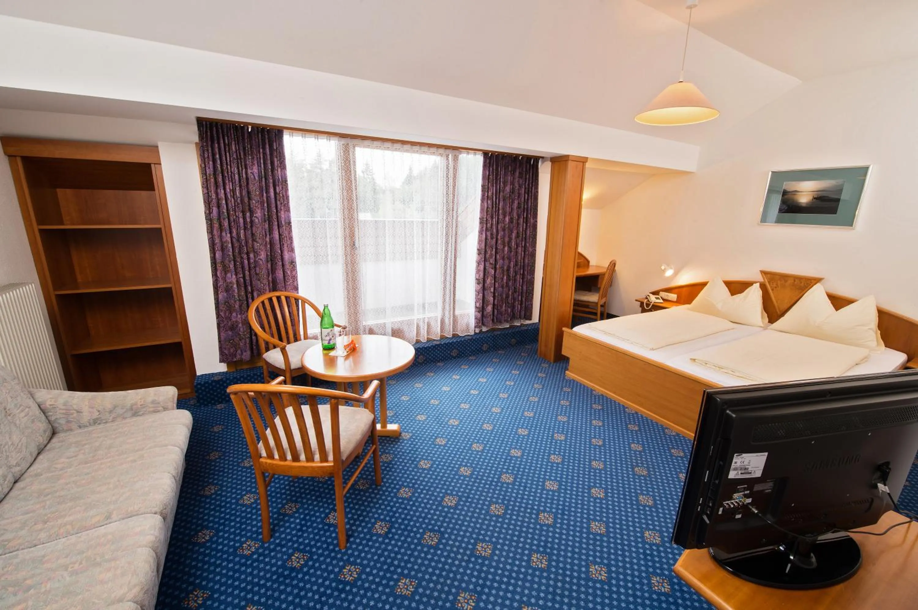 Photo of the whole room, Bed in Terrassenhotel Reichmann