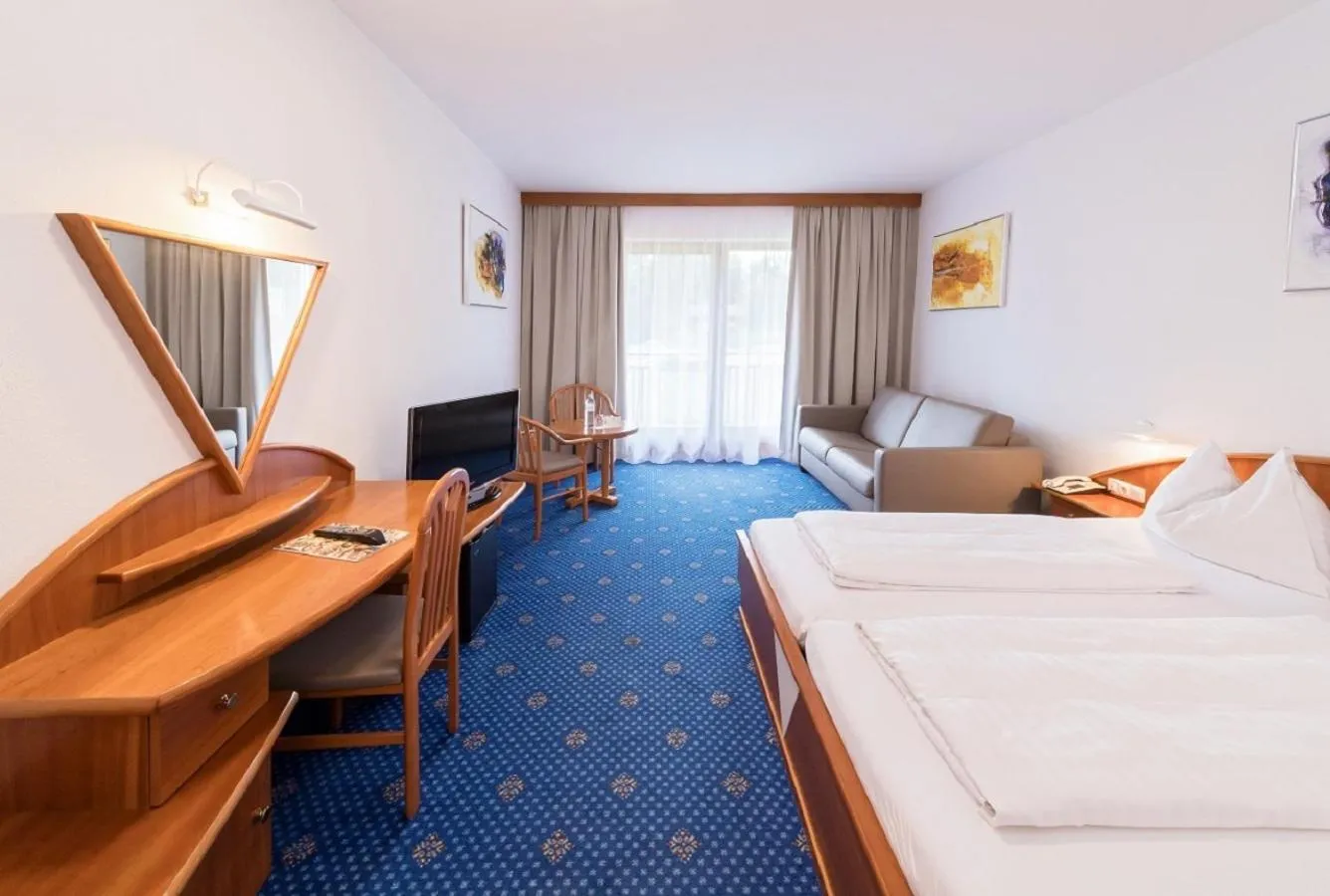 Photo of the whole room, Bed in Terrassenhotel Reichmann