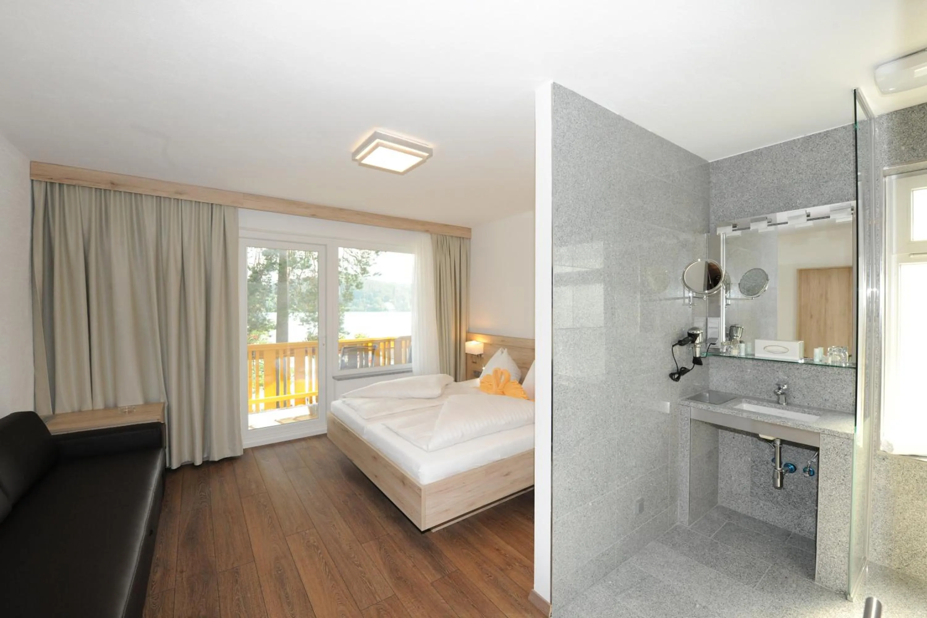 Photo of the whole room, Bed in Terrassenhotel Reichmann