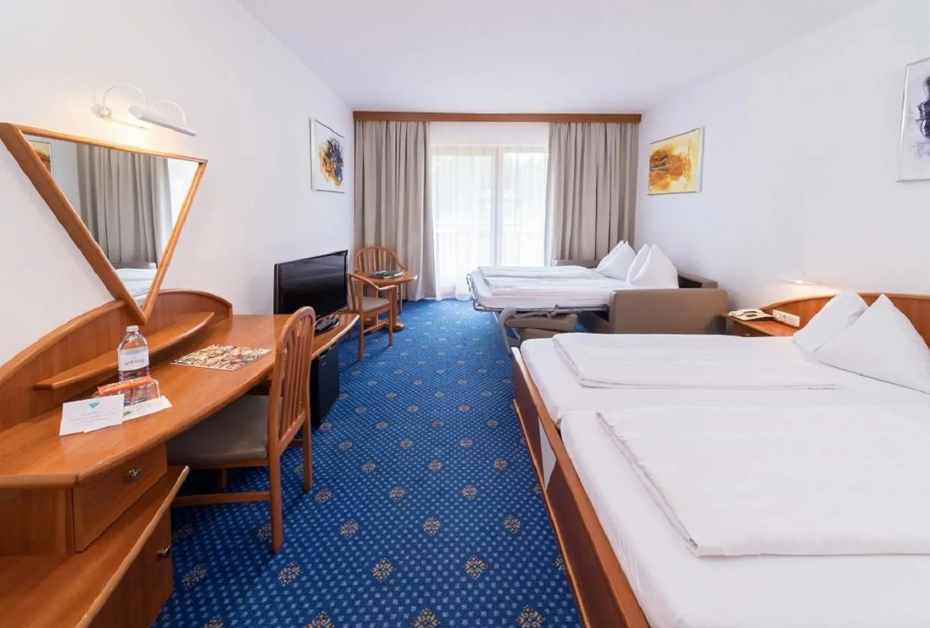 Photo of the whole room, Bed in Terrassenhotel Reichmann