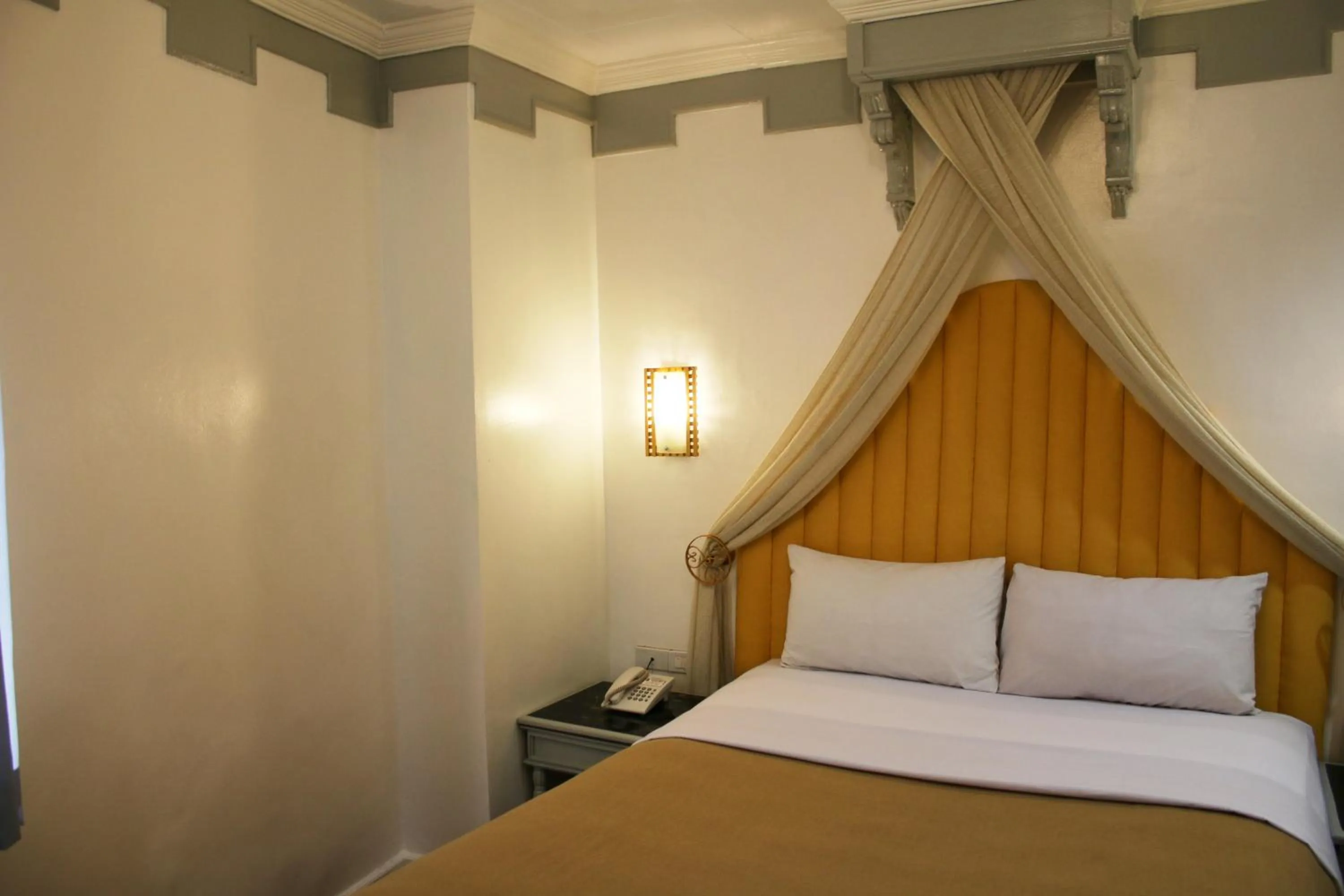 Bed in Camelot Hotel Quezon City powered by Cocotel