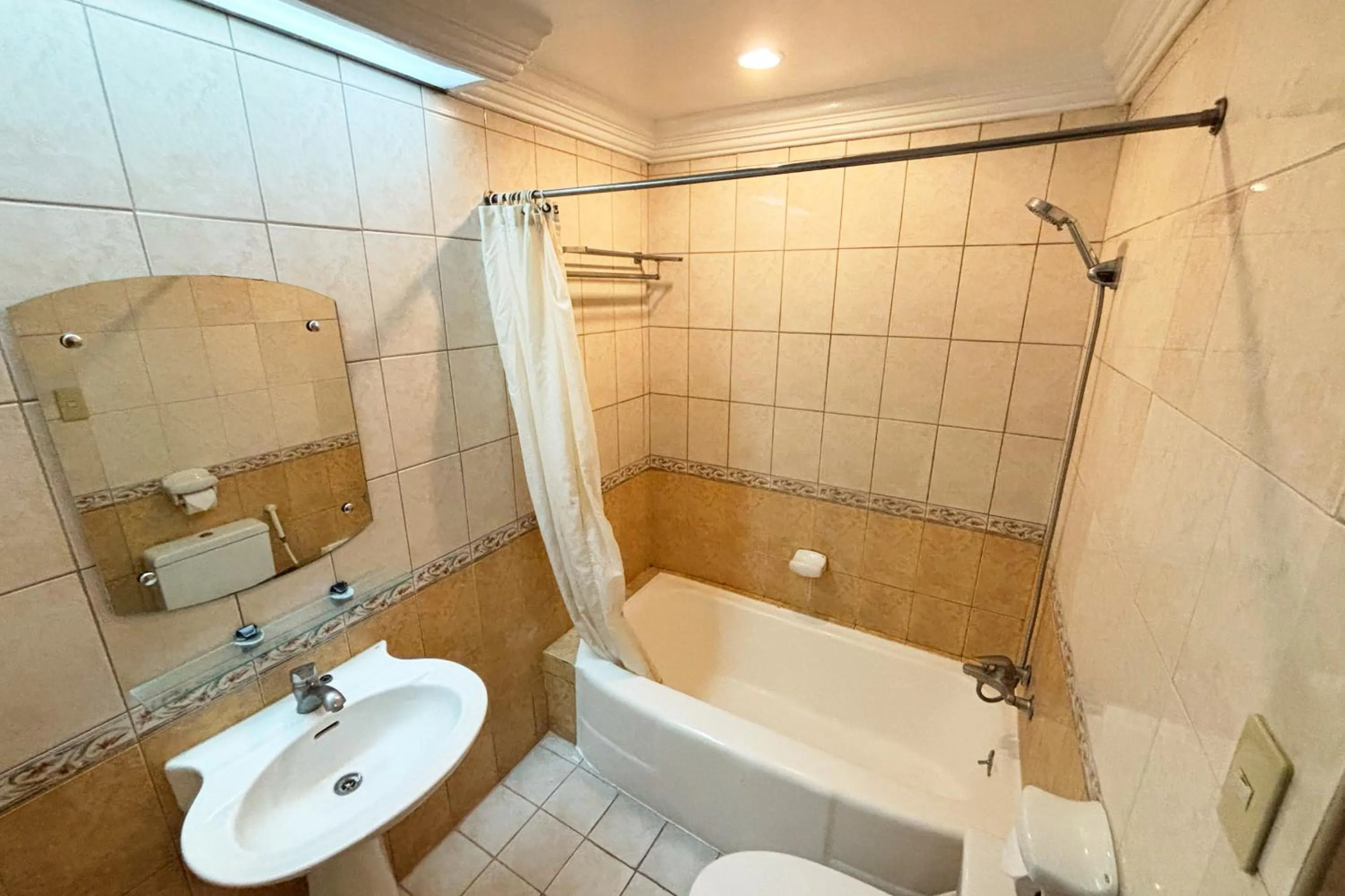 Camelot Hotel Quezon City powered by Cocotel