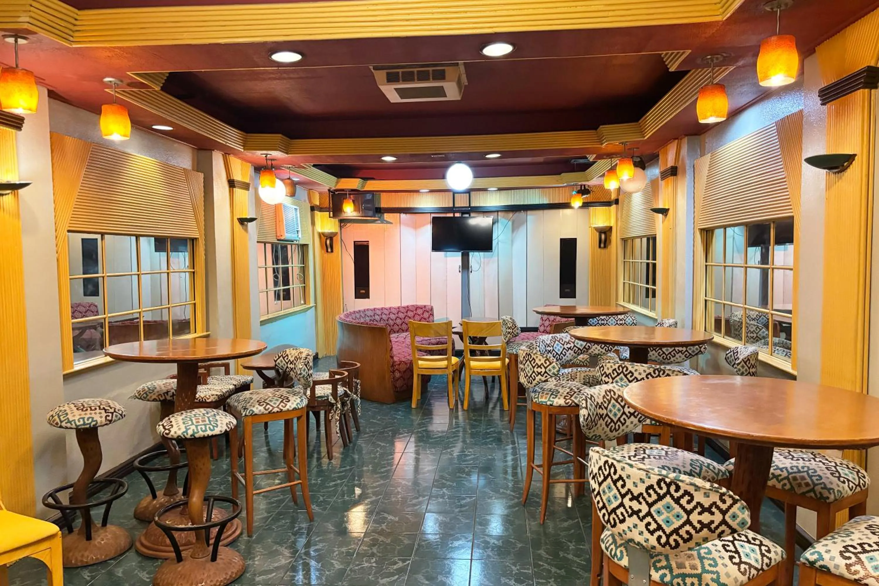 Camelot Hotel Quezon City powered by Cocotel