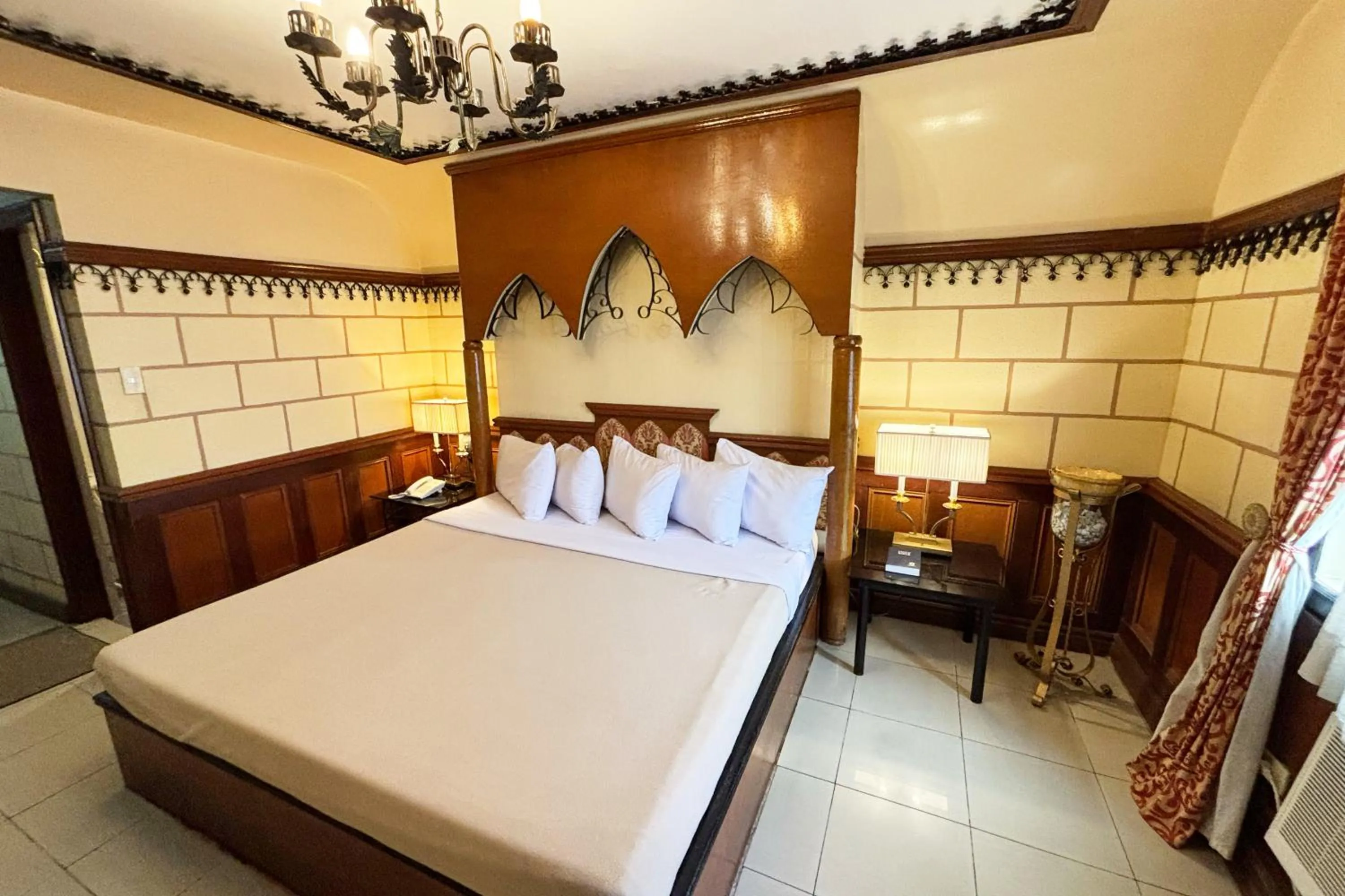 Bed in Camelot Hotel Quezon City powered by Cocotel