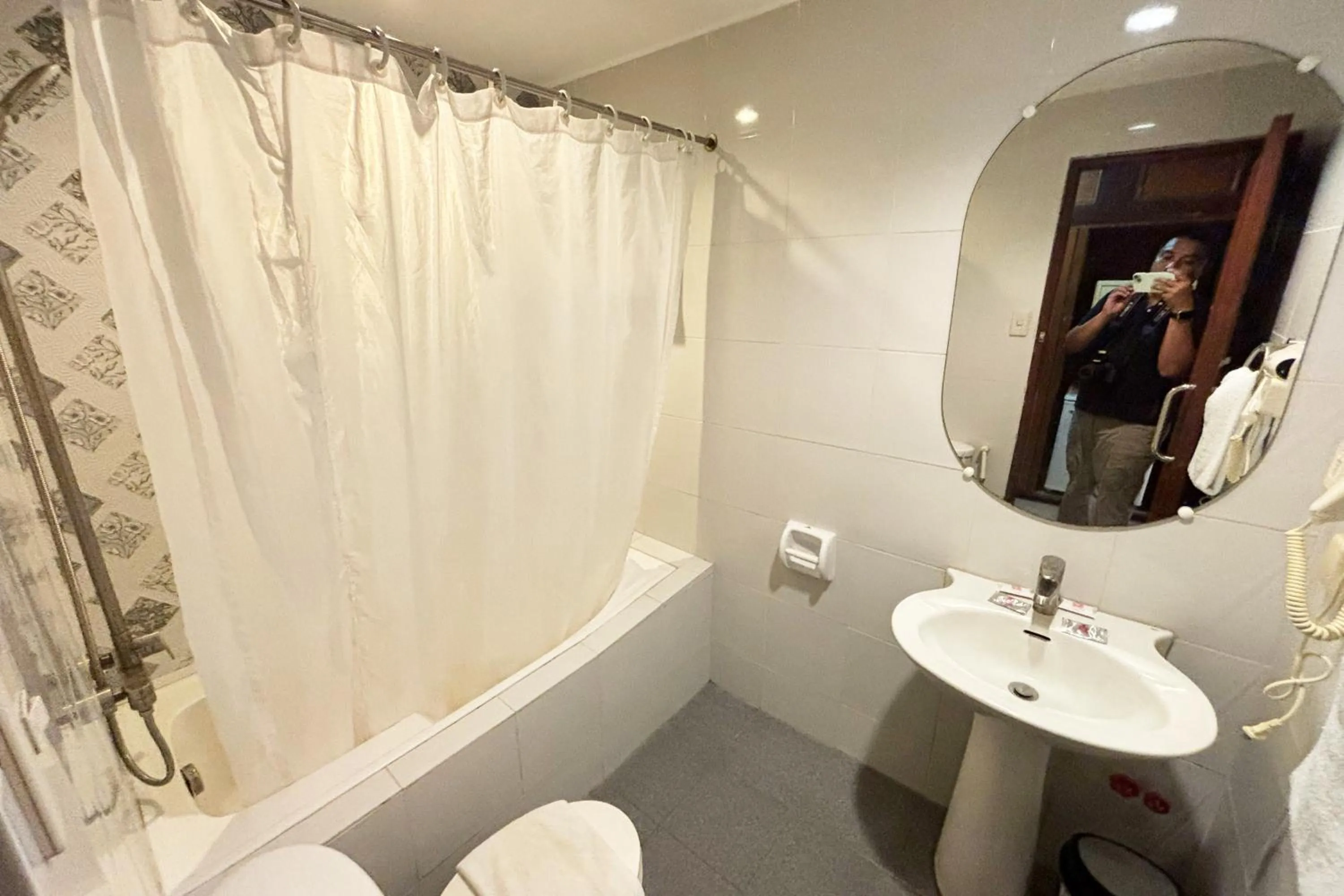 Camelot Hotel Quezon City powered by Cocotel