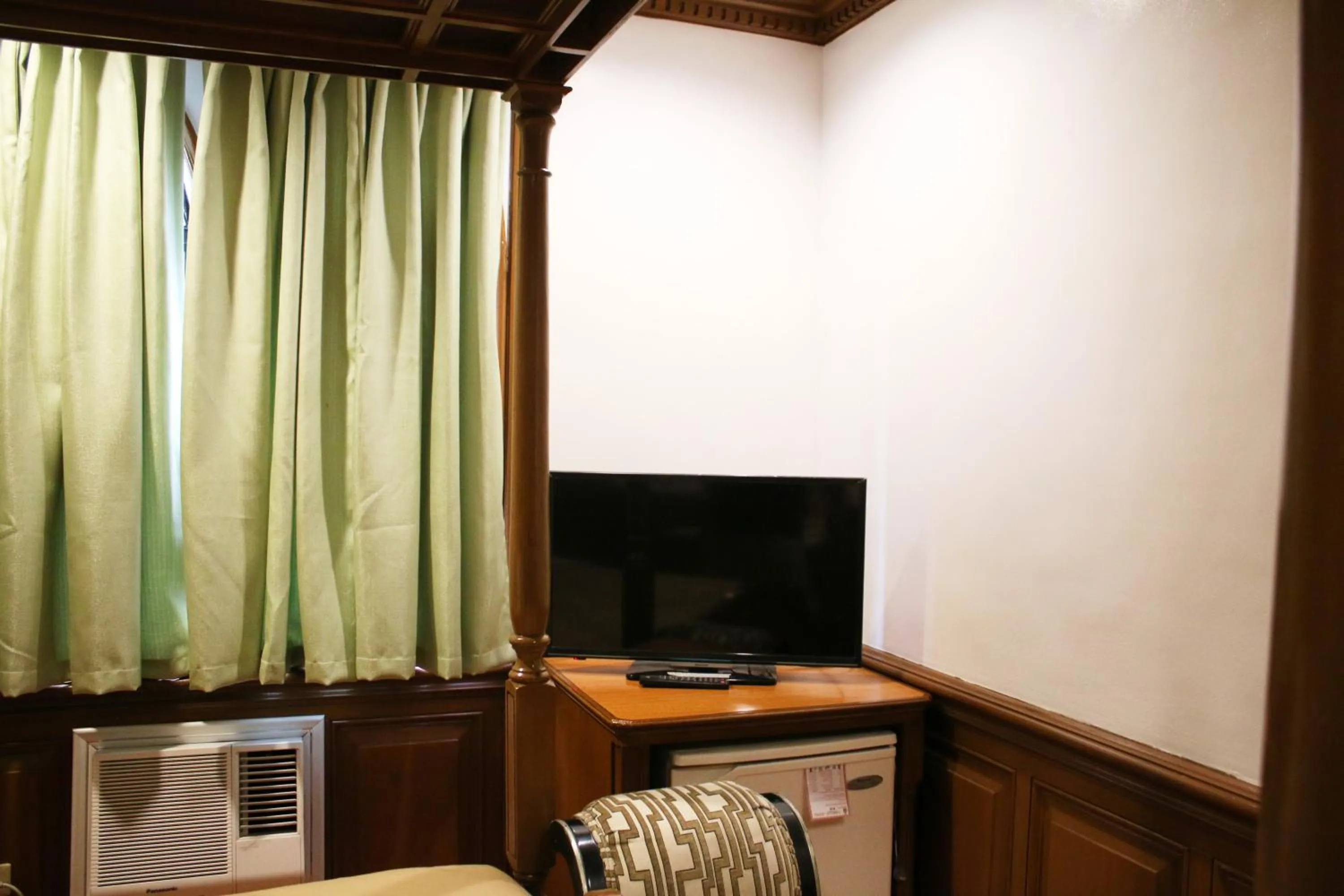 Camelot Hotel Quezon City powered by Cocotel