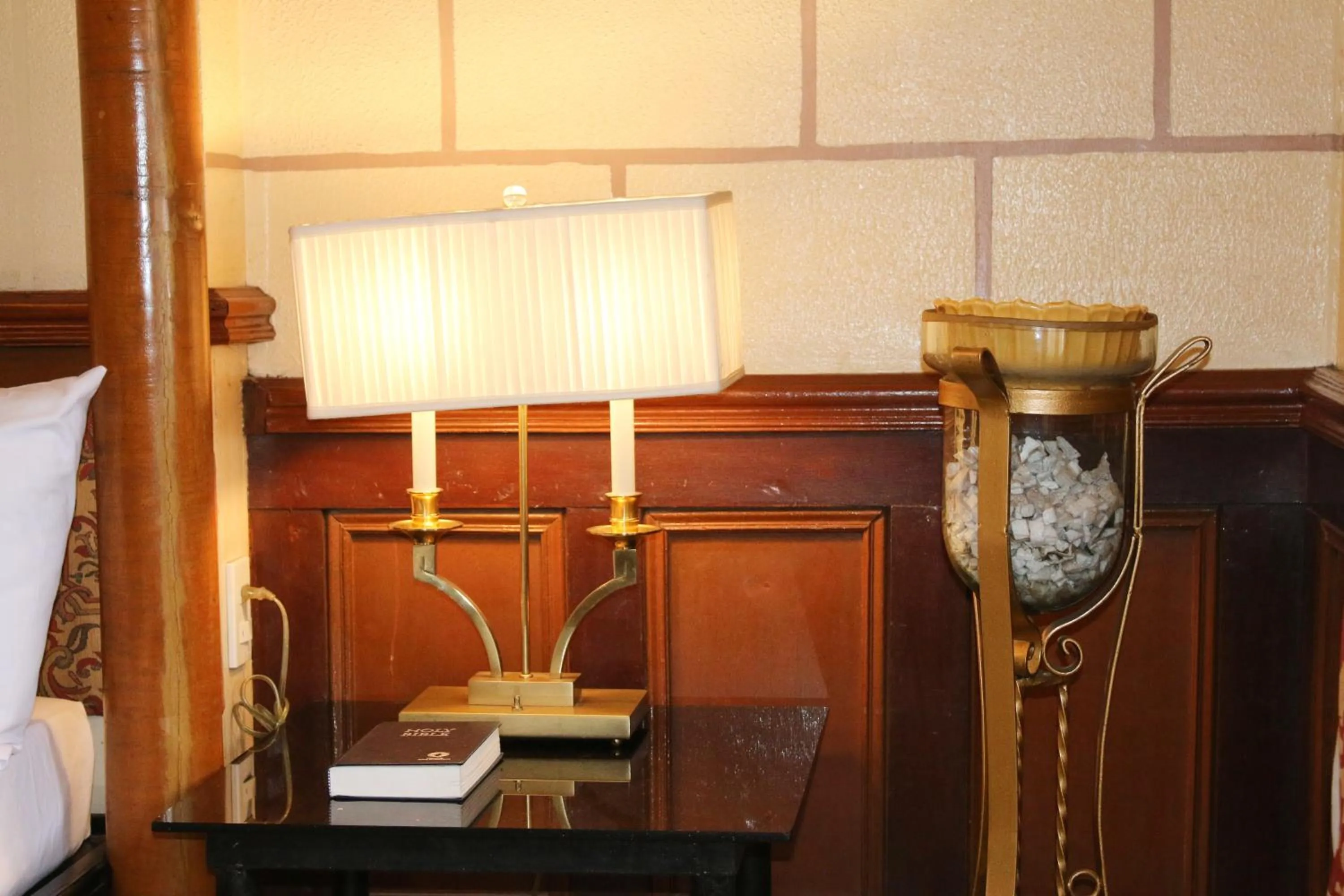 Camelot Hotel Quezon City powered by Cocotel