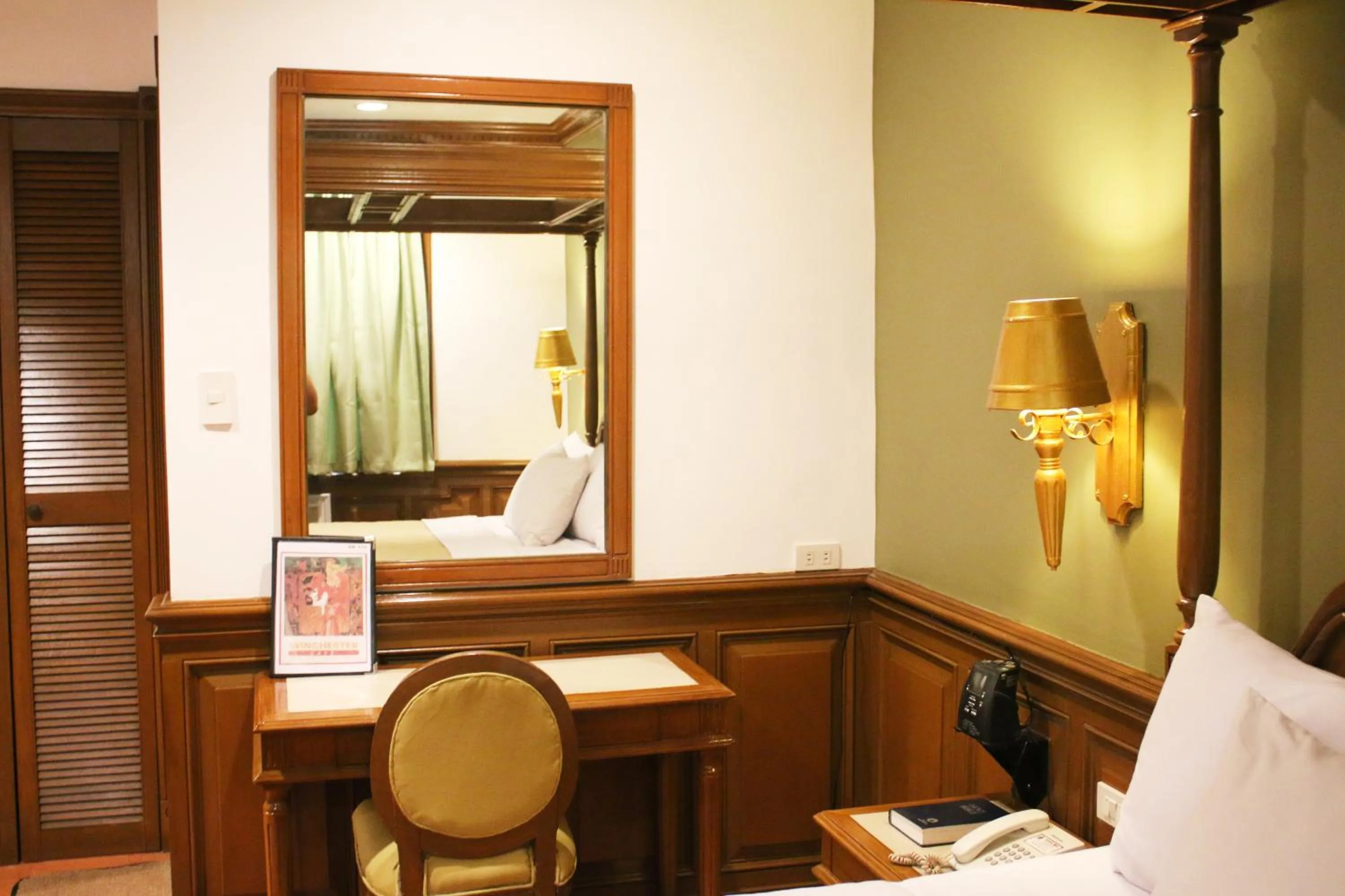 Bed in Camelot Hotel Quezon City powered by Cocotel