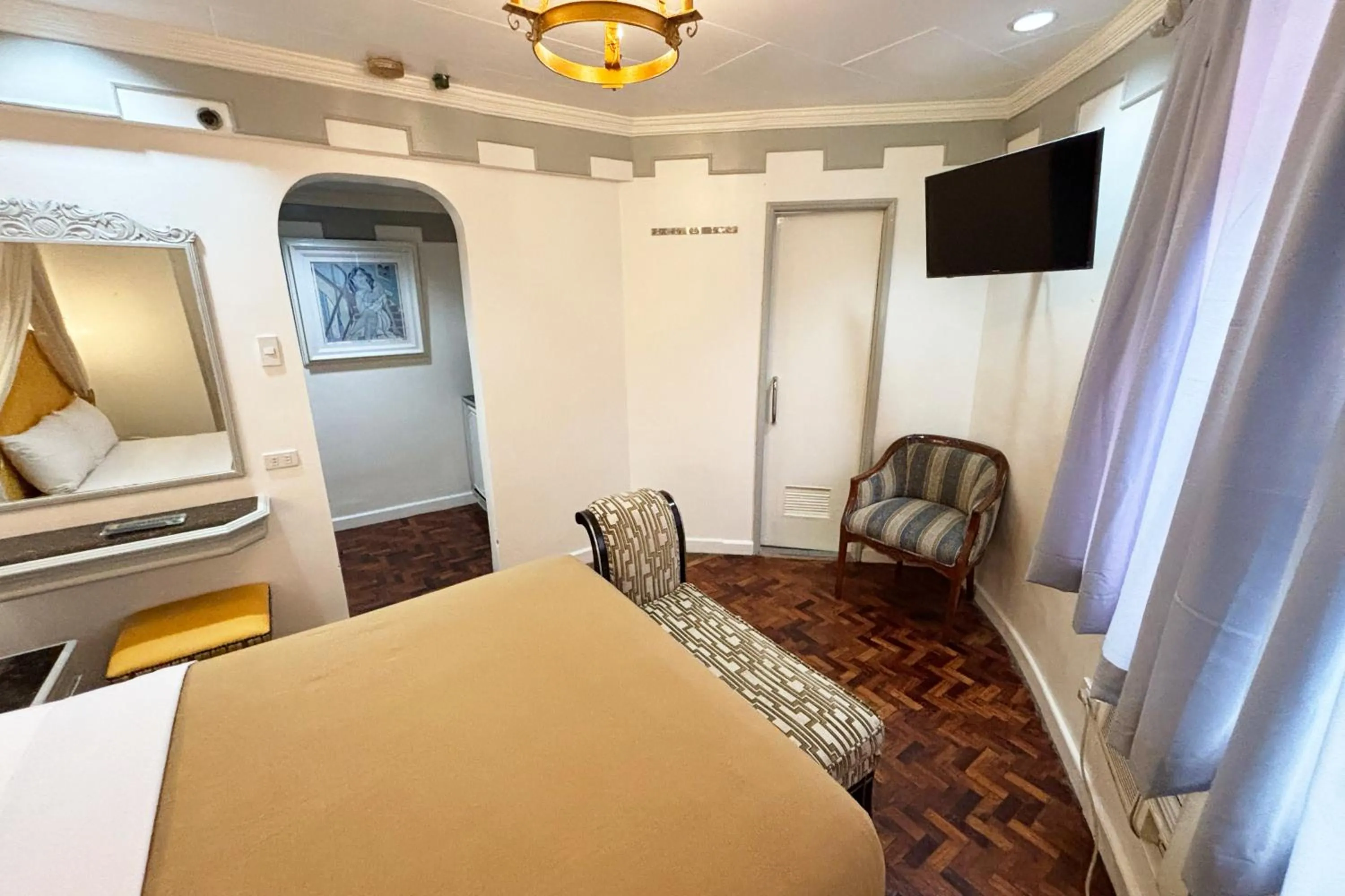 Bed in Camelot Hotel Quezon City powered by Cocotel