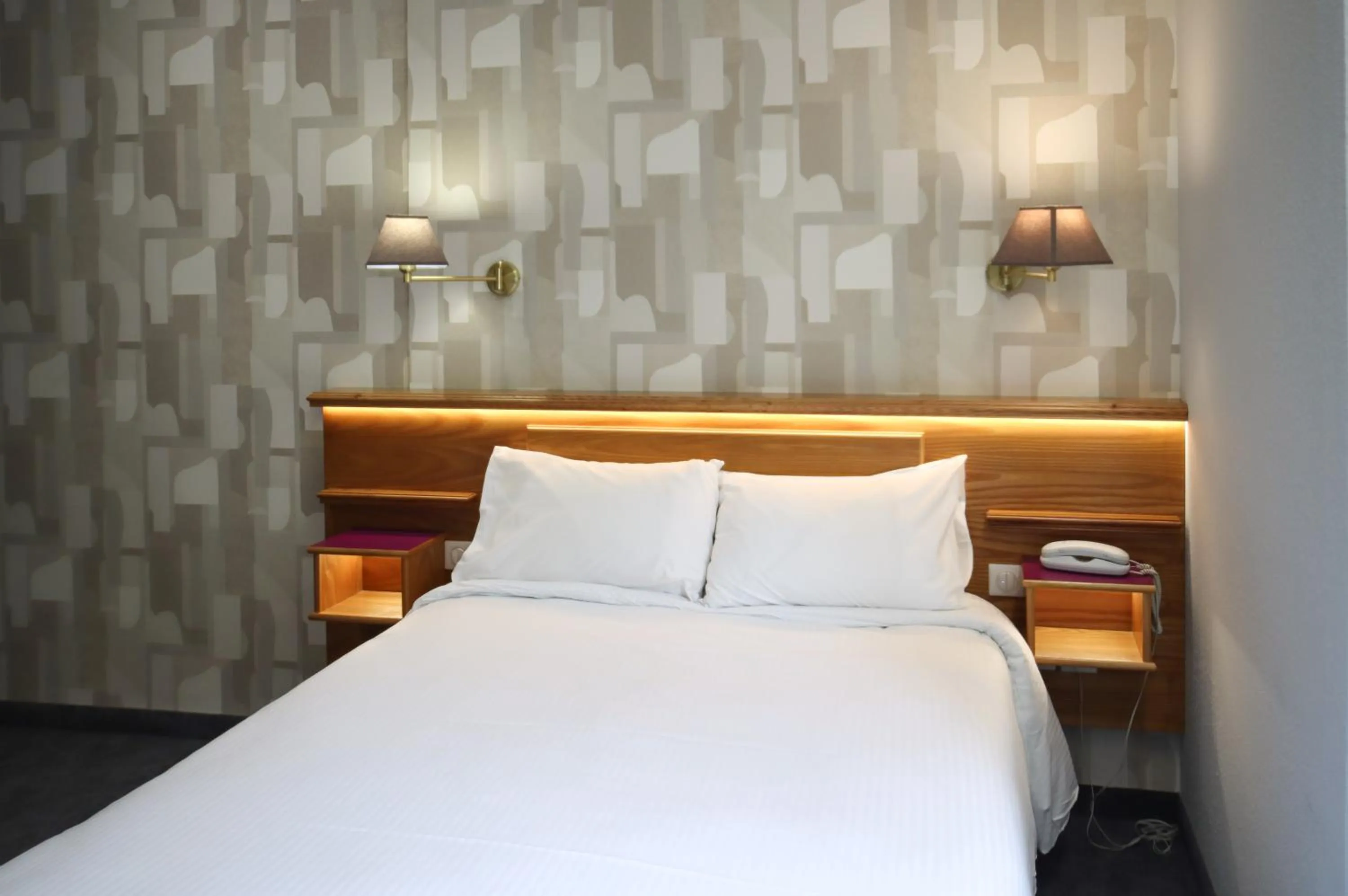 Bed in Hôtel Le Lons