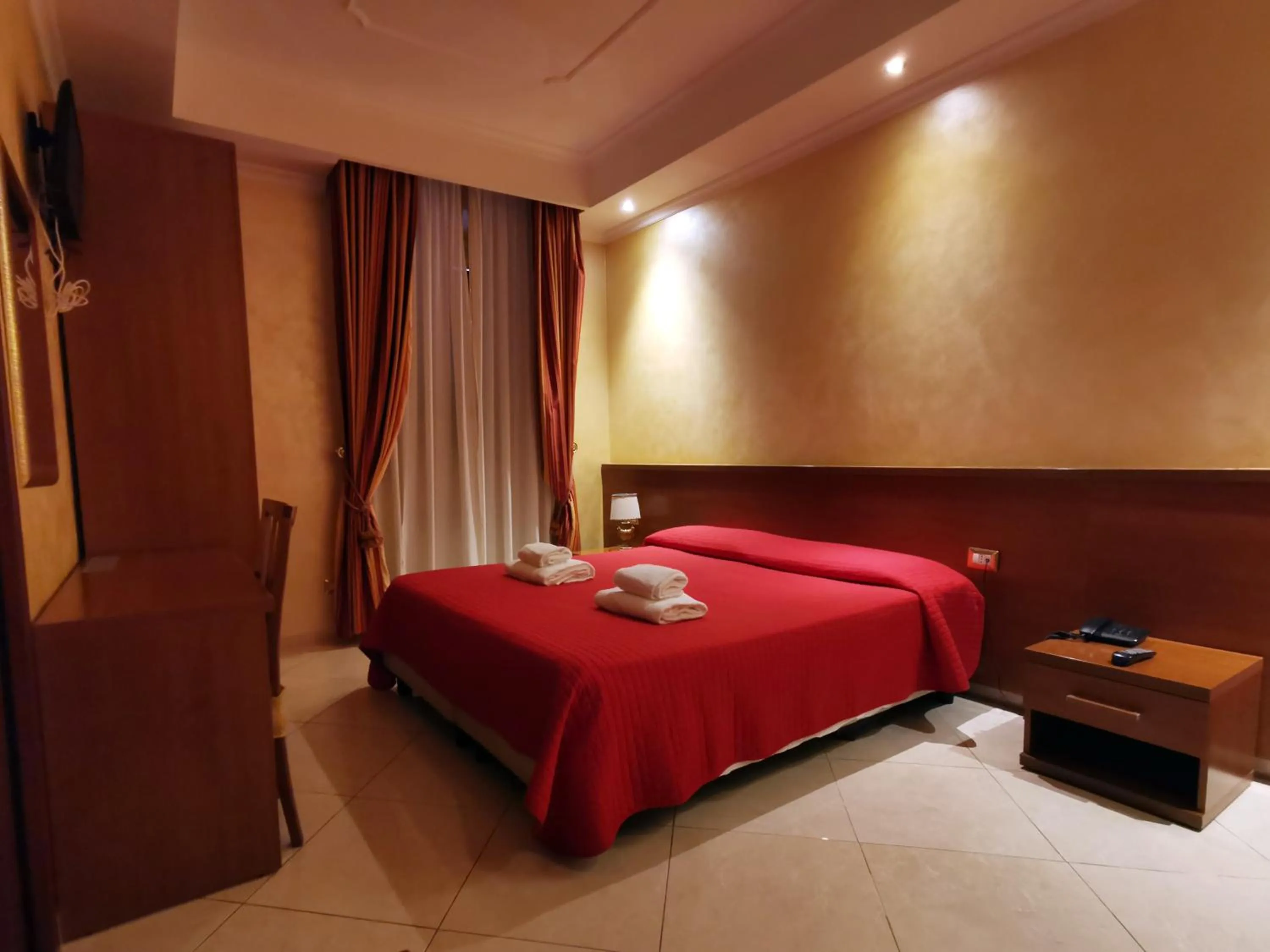 Bed in Hotel Valentino Palace