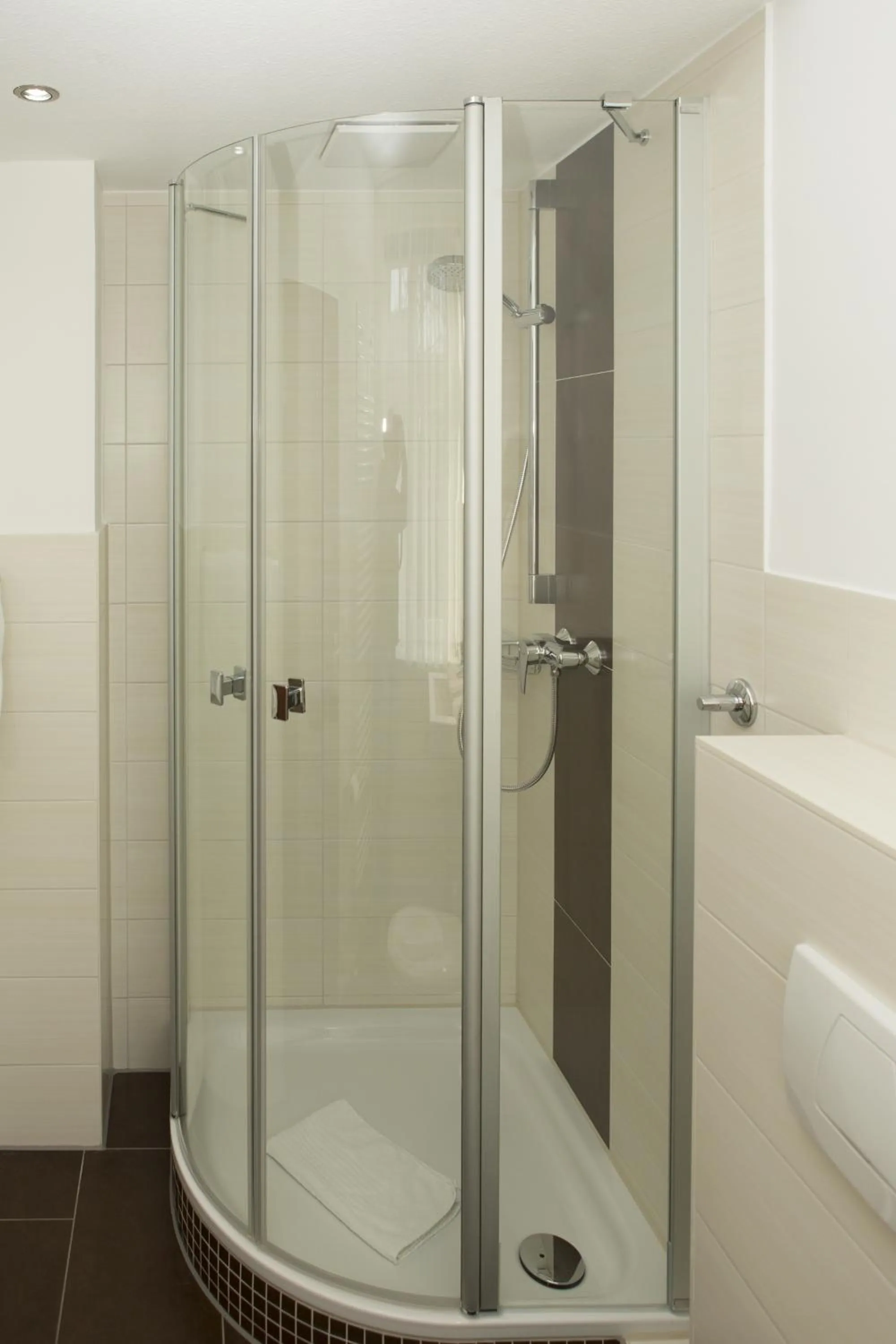 Shower in Hotel Rendsburg