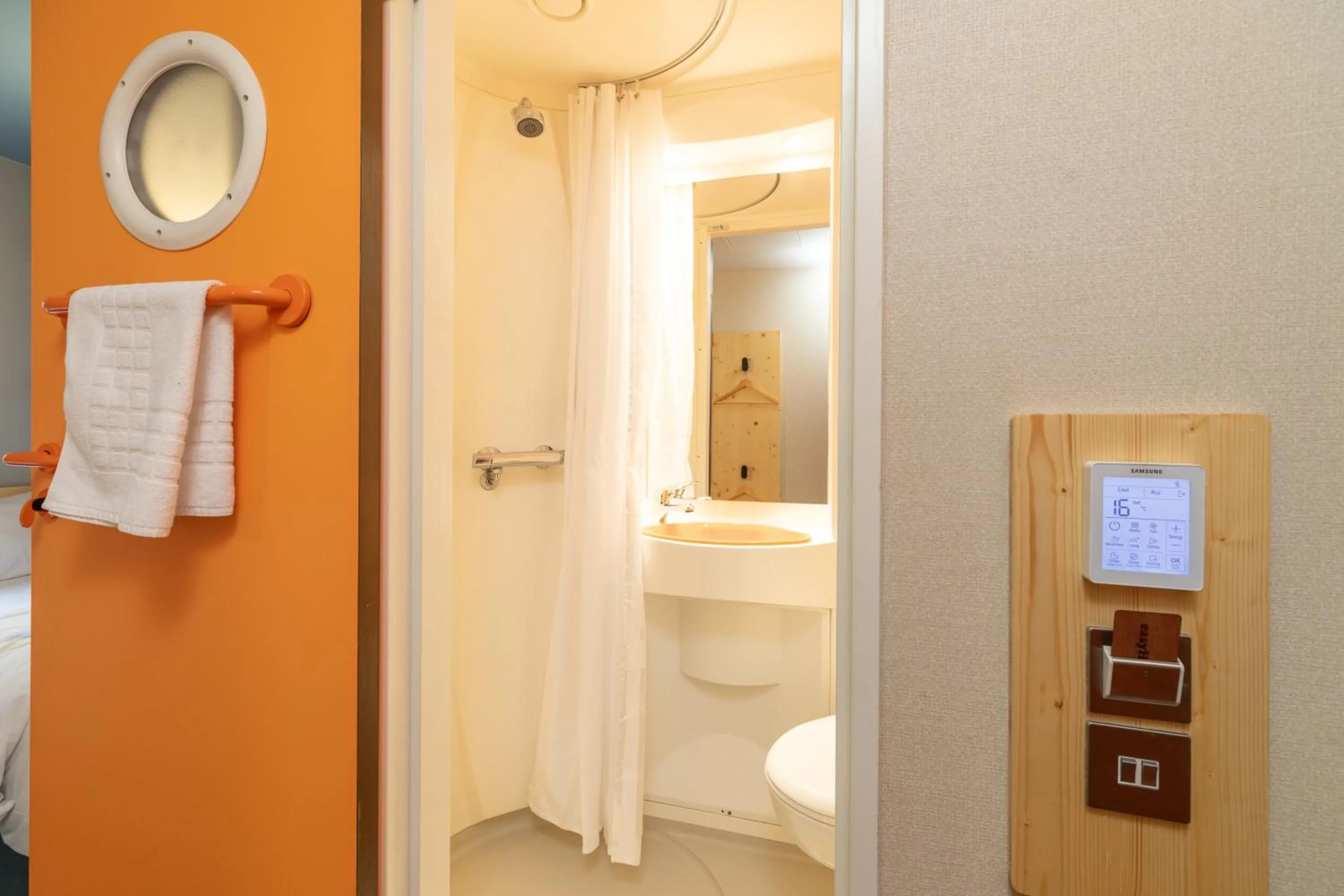 Bathroom in easyHotel Glasgow City